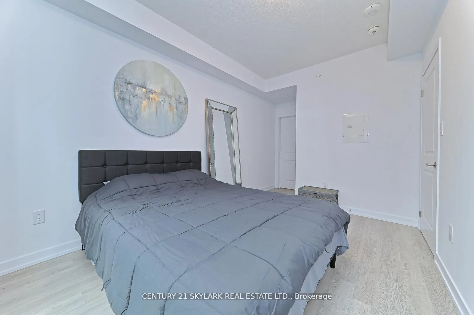 460 Dundas Street E #401