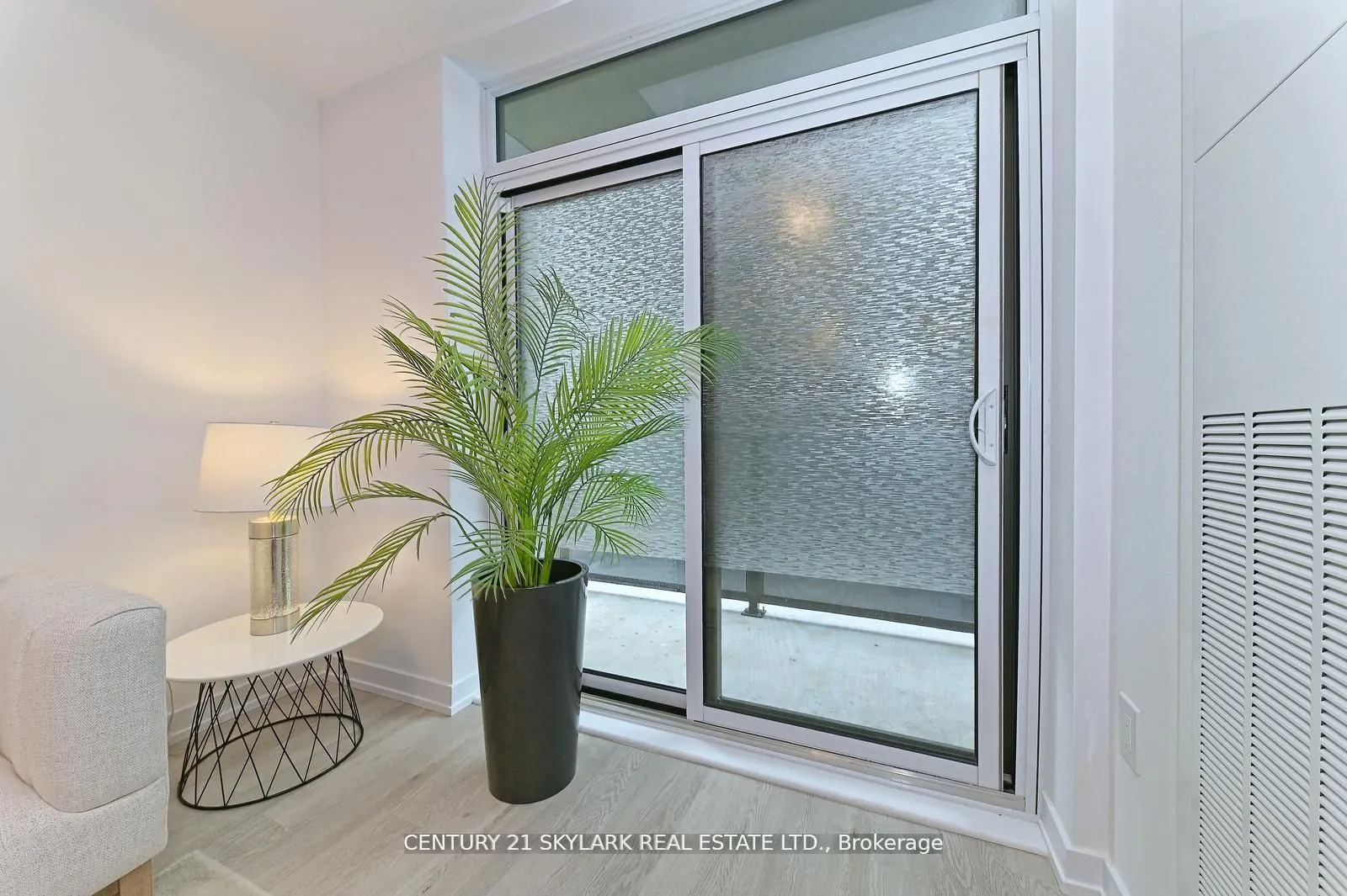 460 Dundas Street E #401