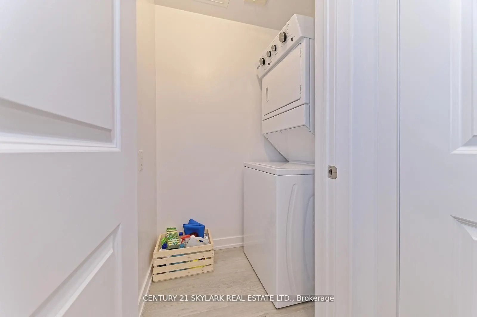 460 Dundas Street E #401