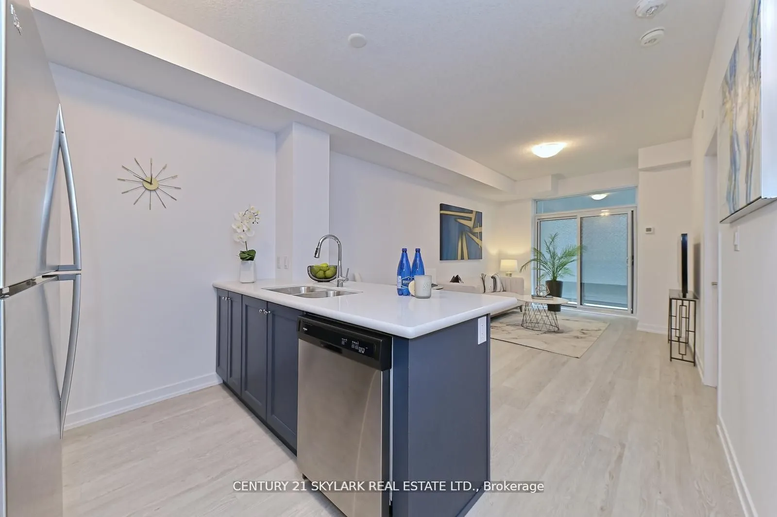 460 Dundas Street E #401