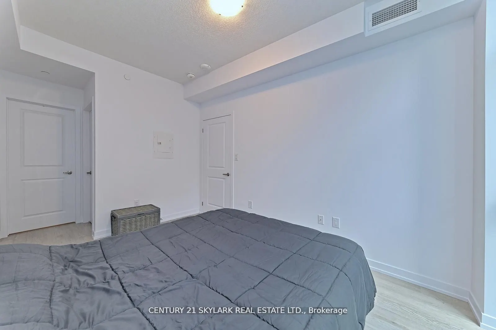 460 Dundas Street E #401