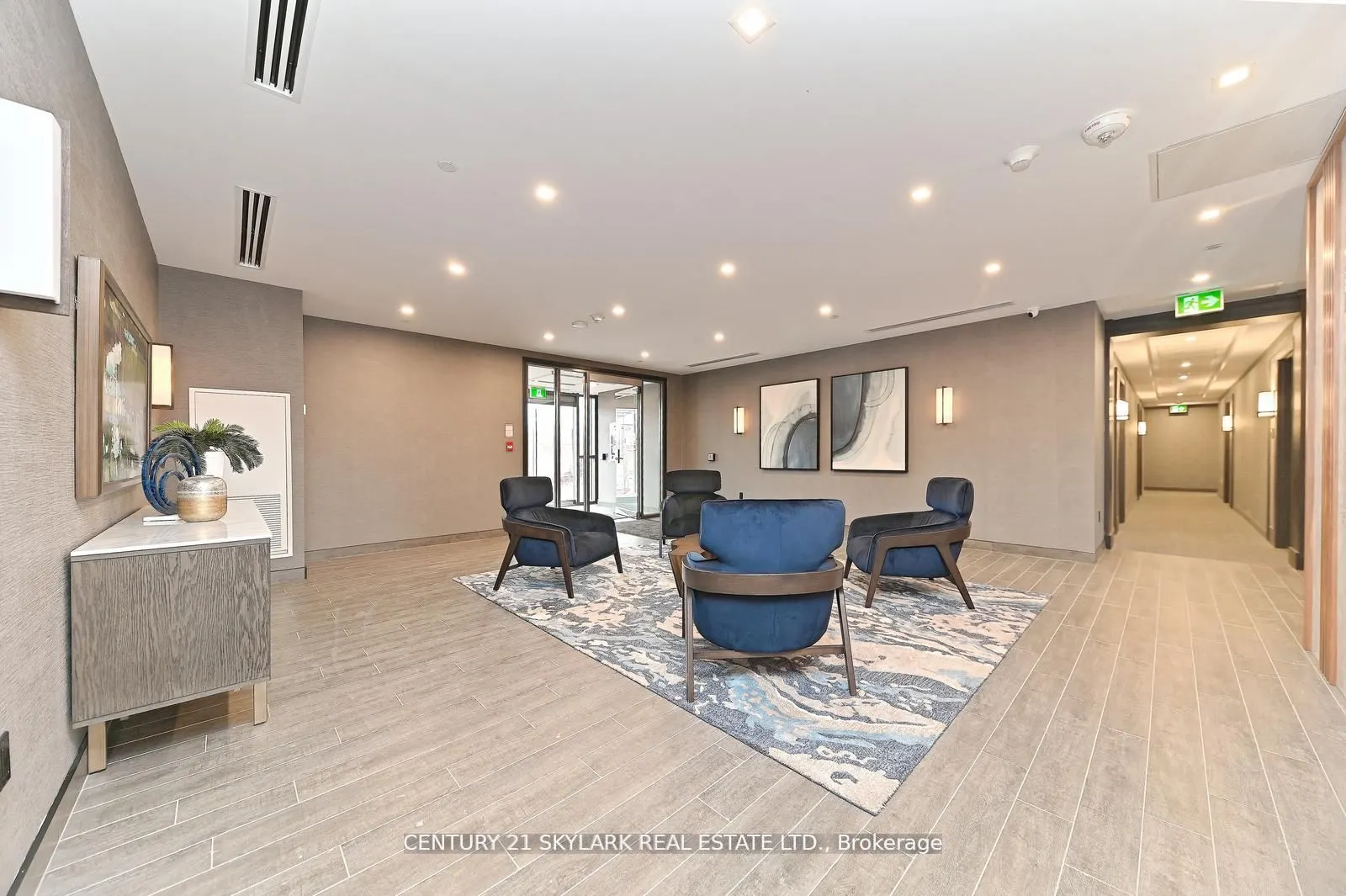 460 Dundas Street E #401