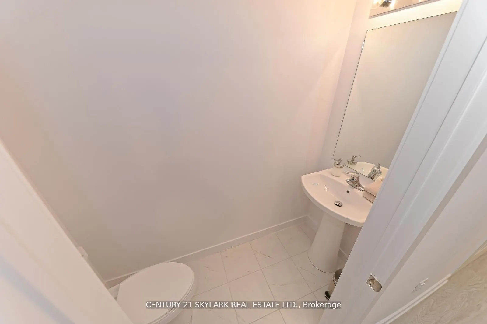 460 Dundas Street E #401