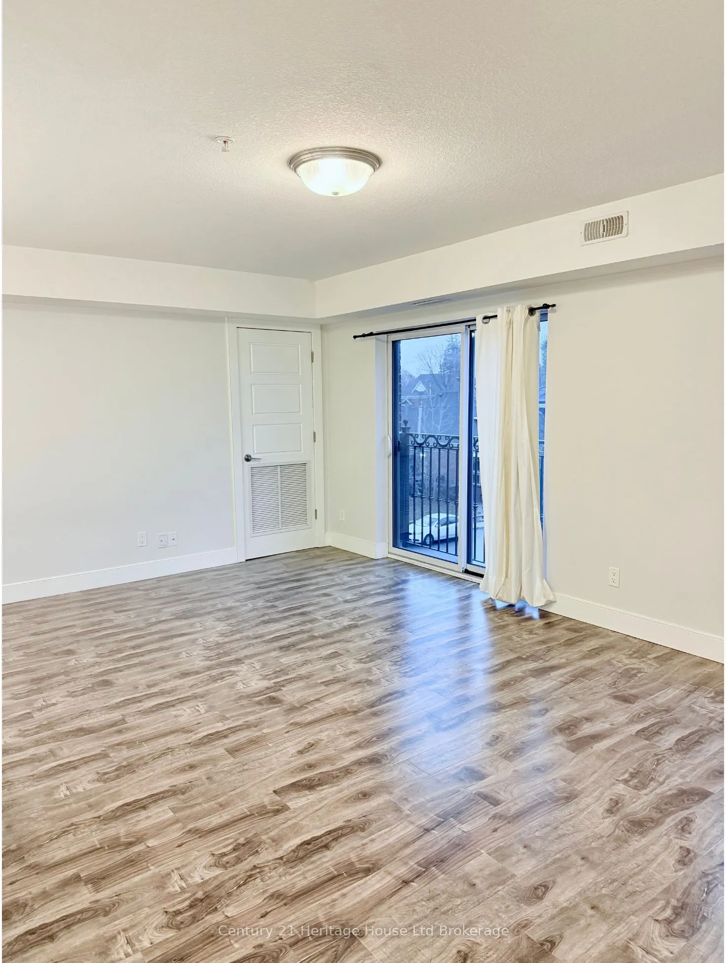 34 Brock Street #201