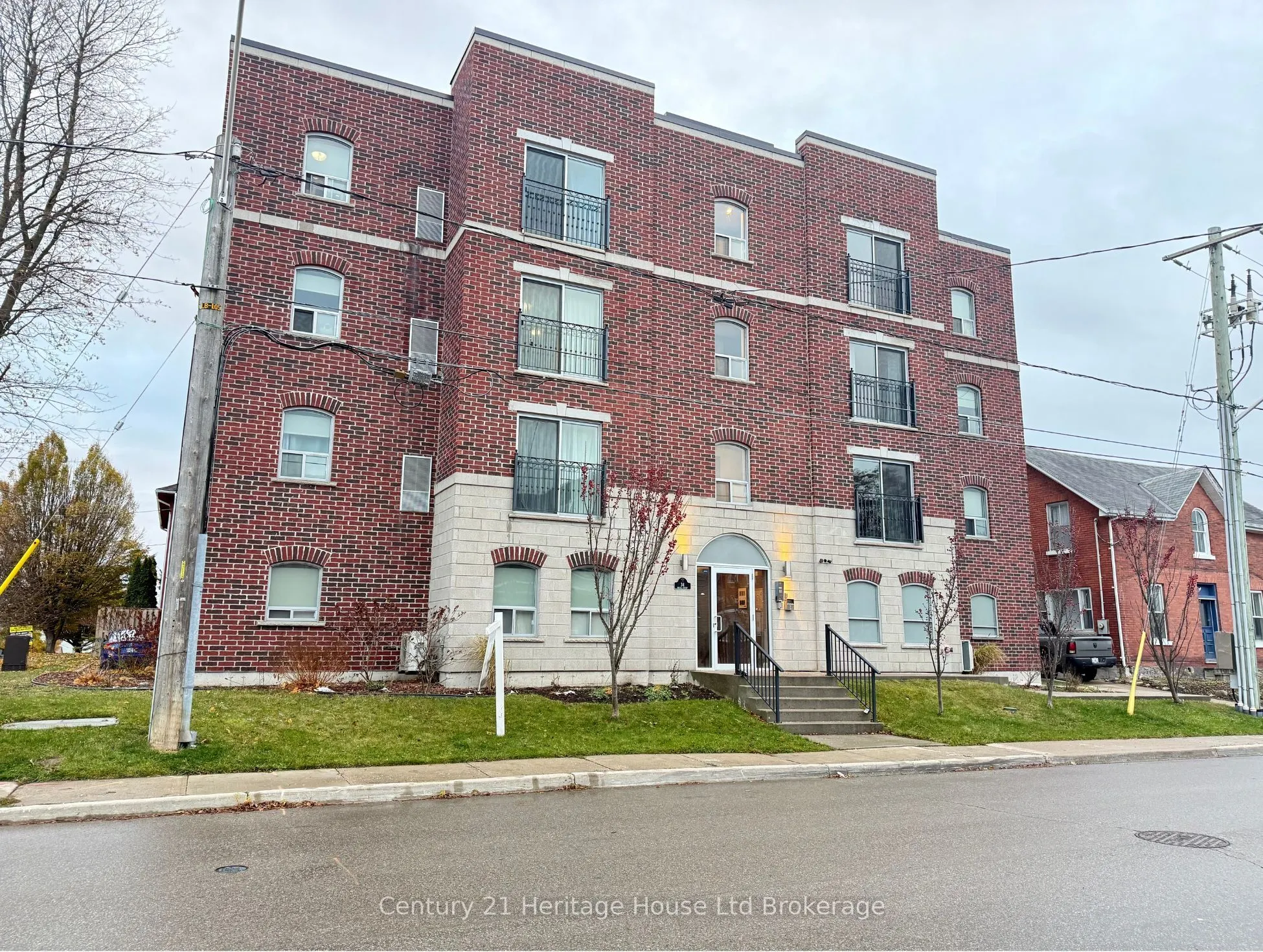 34 Brock Street #201