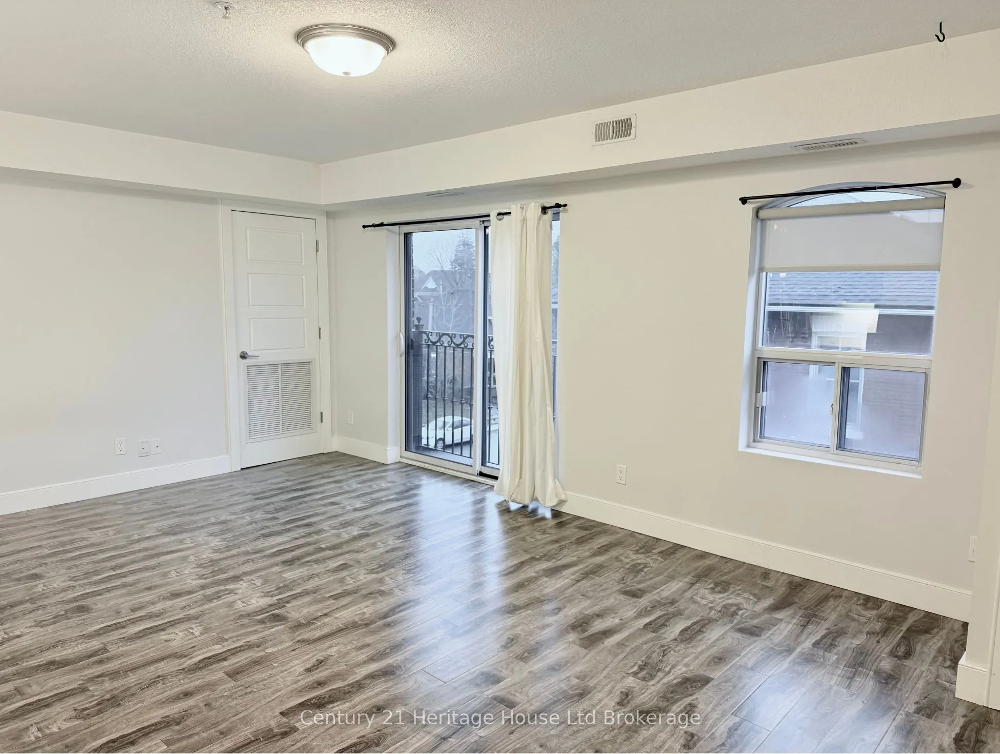 34 Brock Street #201