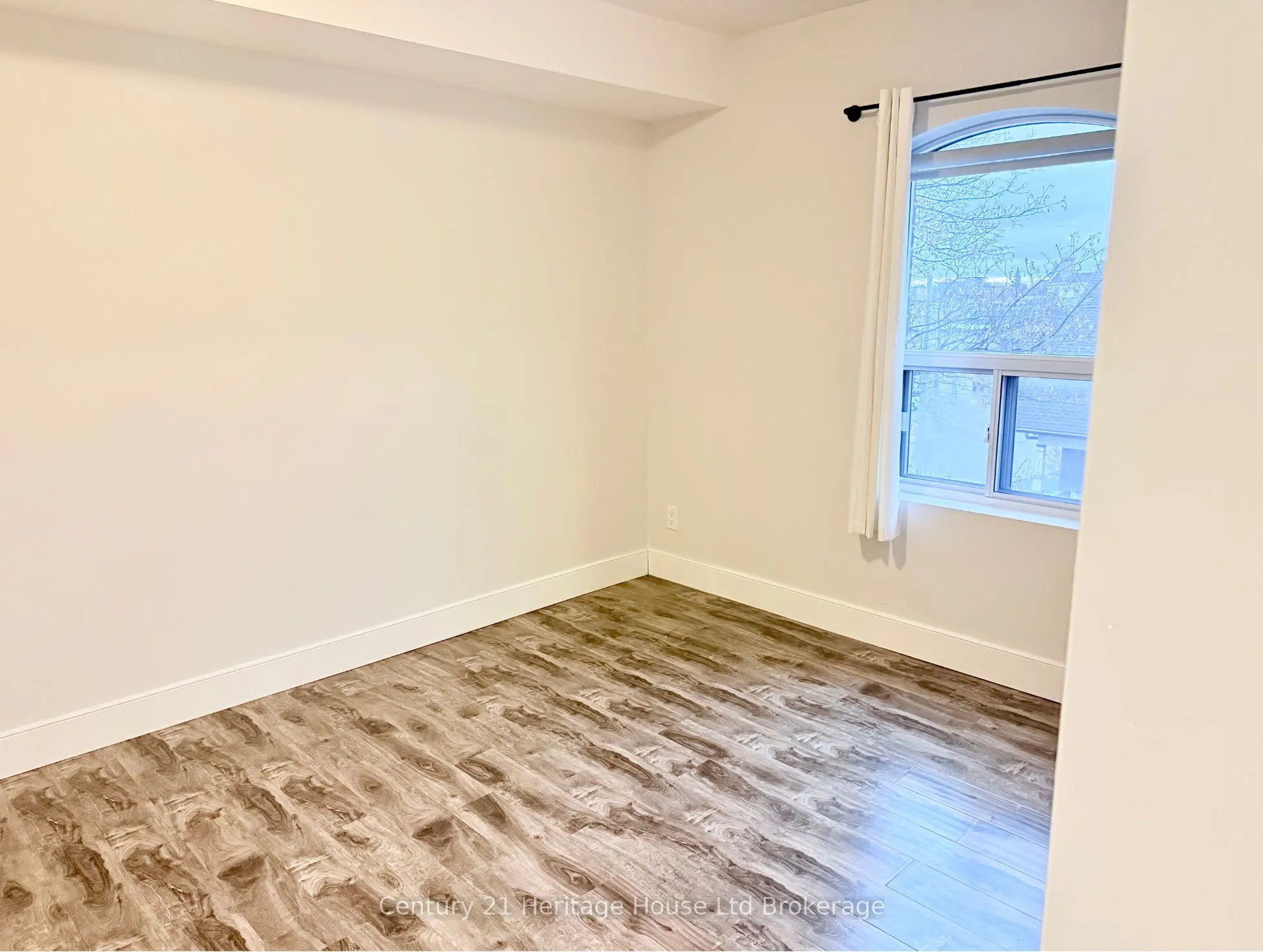 34 Brock Street #201