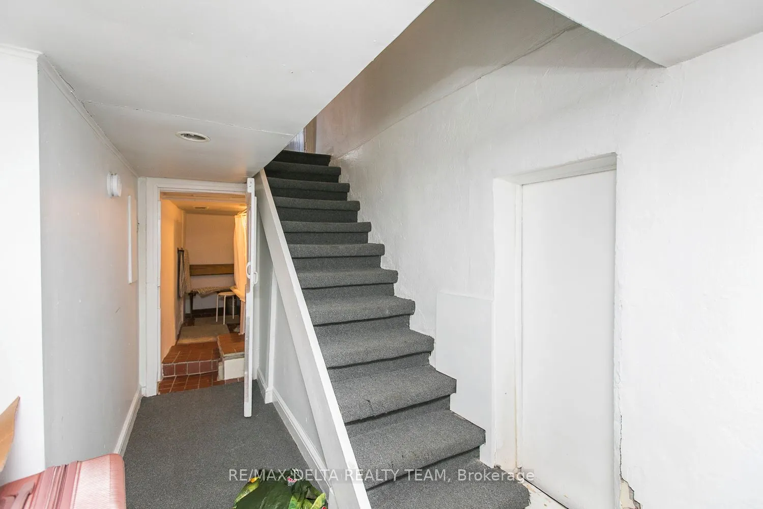 27 Perkins Street
