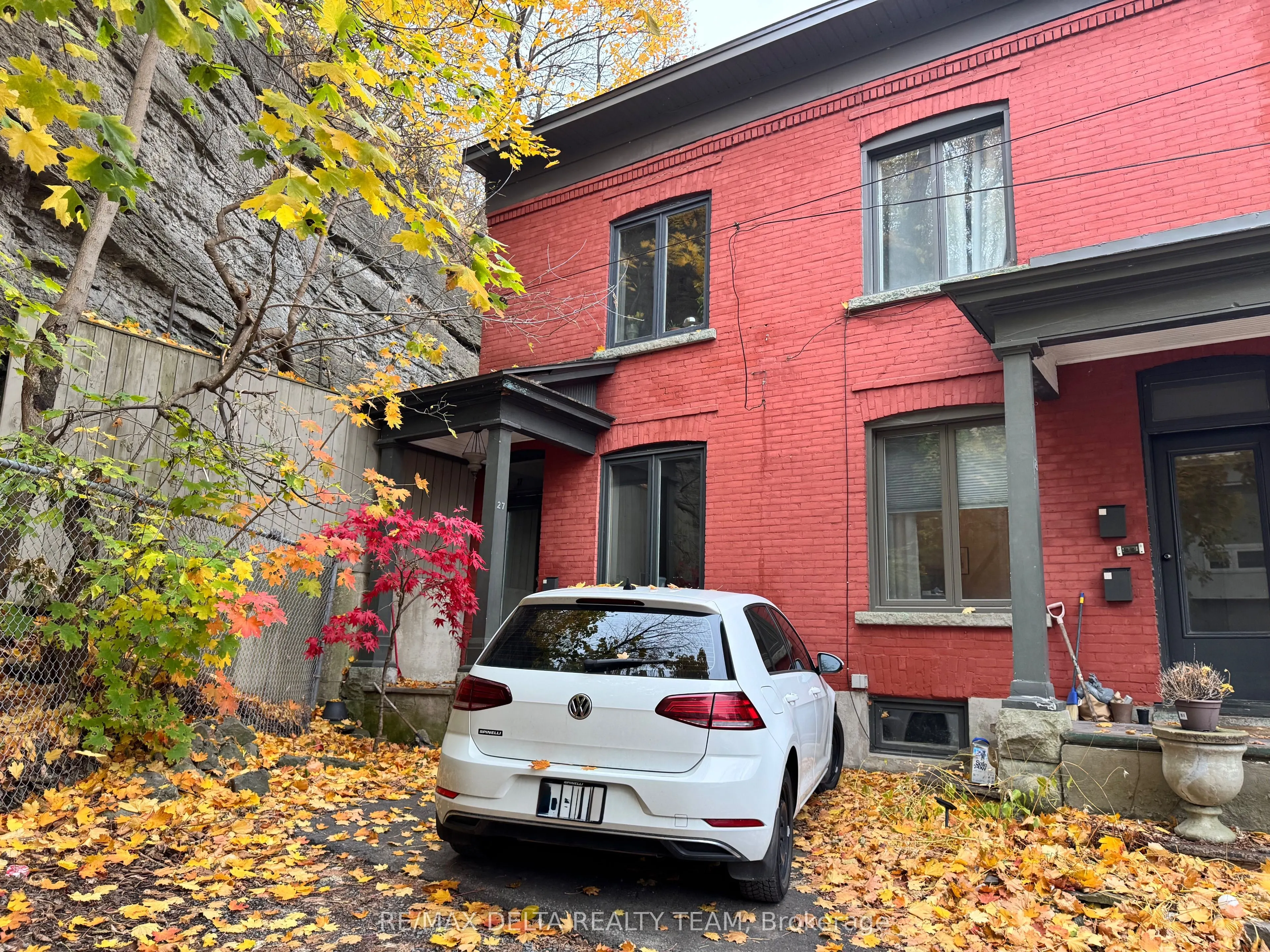 27 Perkins Street
