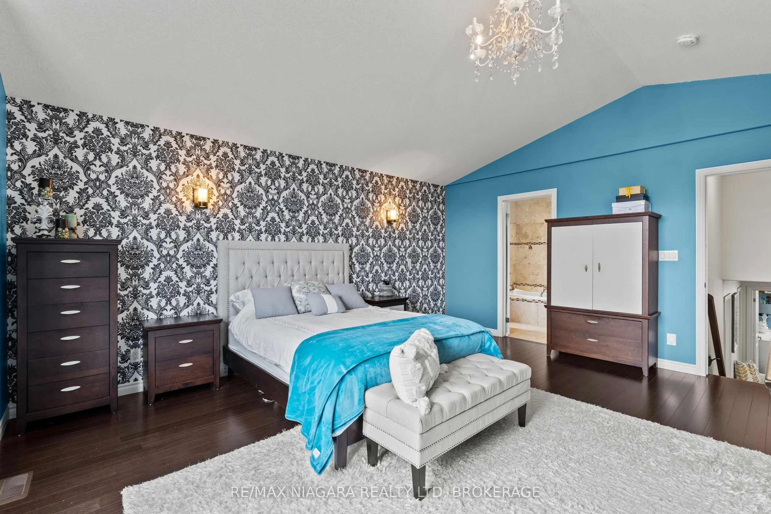 9147 HENDERSHOT Boulevard