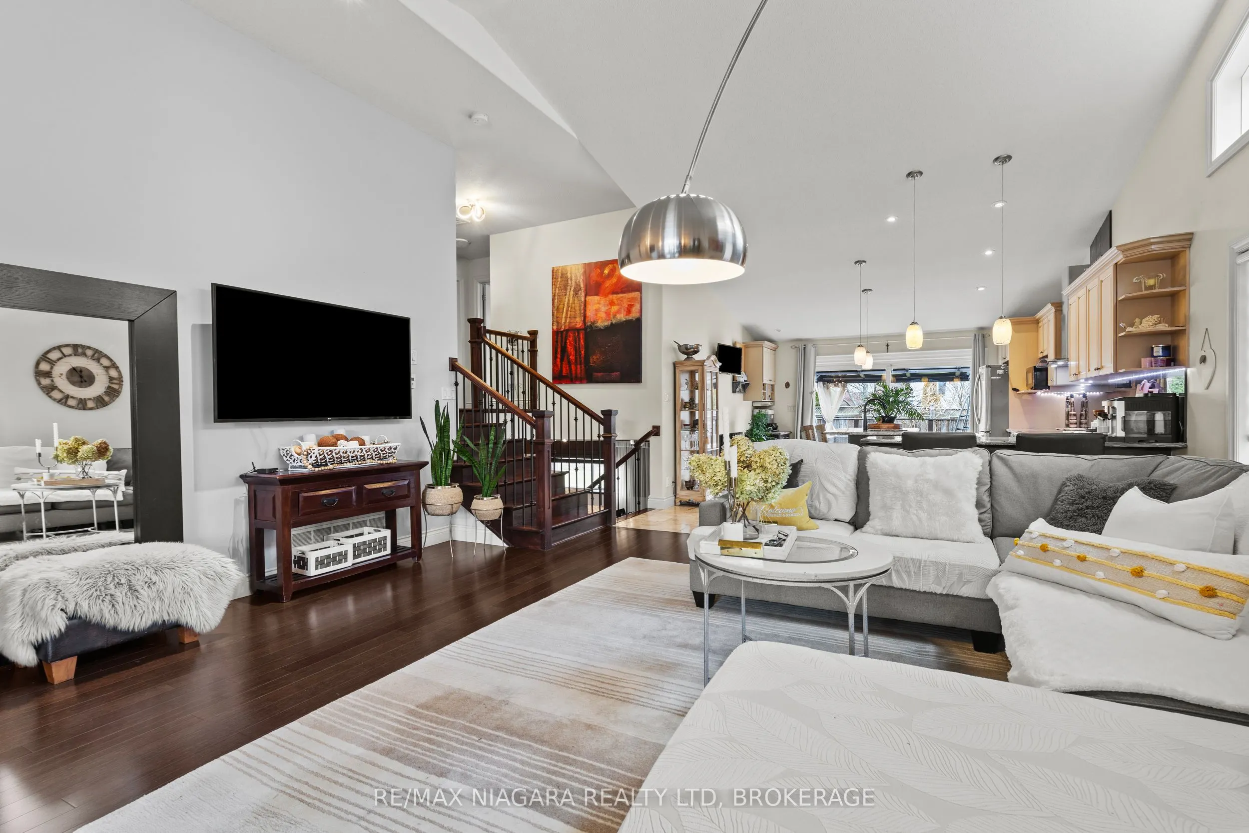 9147 HENDERSHOT Boulevard