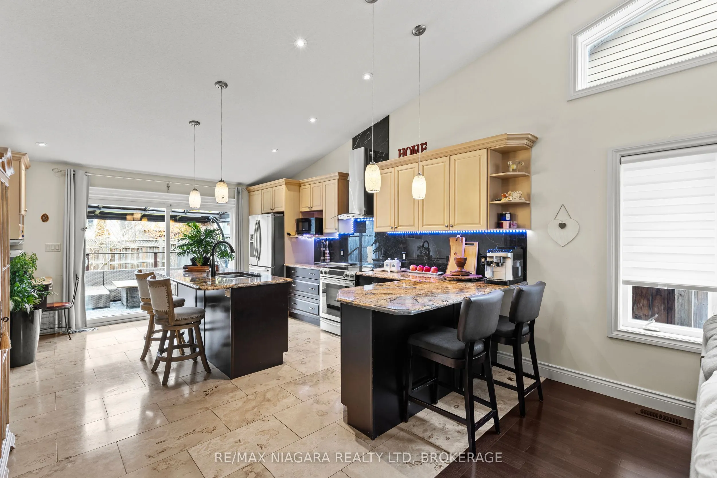 9147 HENDERSHOT Boulevard