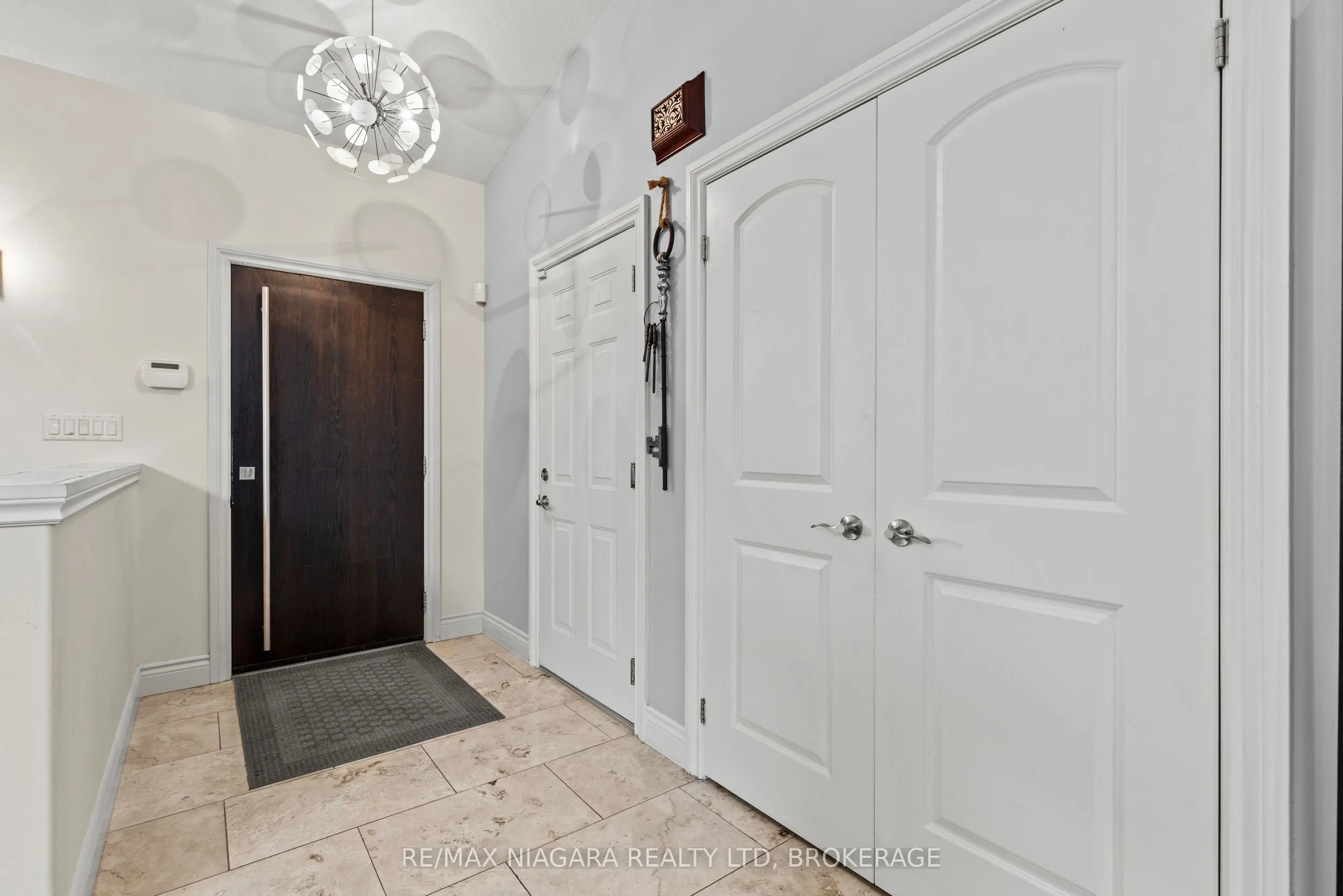 9147 HENDERSHOT Boulevard