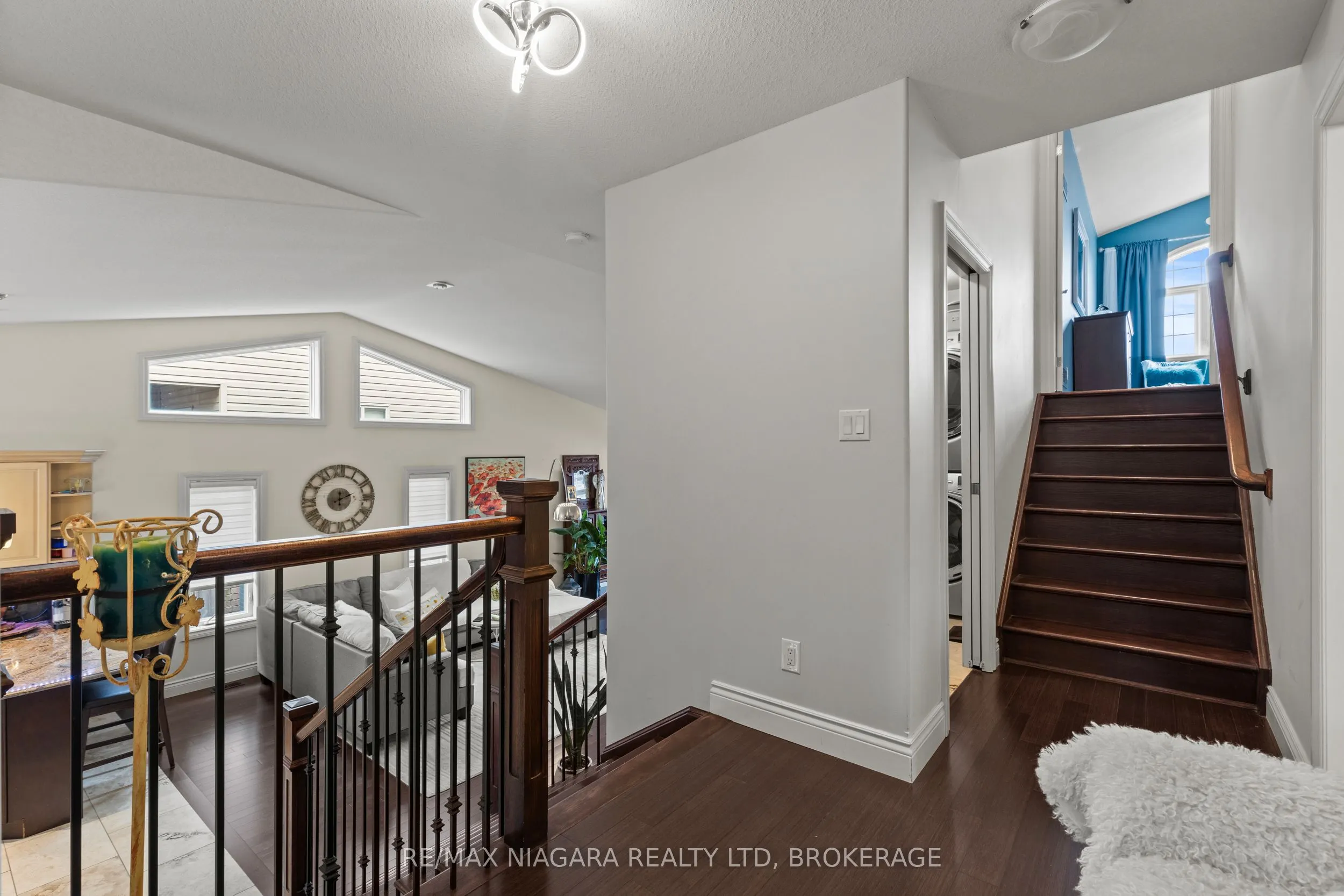 9147 HENDERSHOT Boulevard