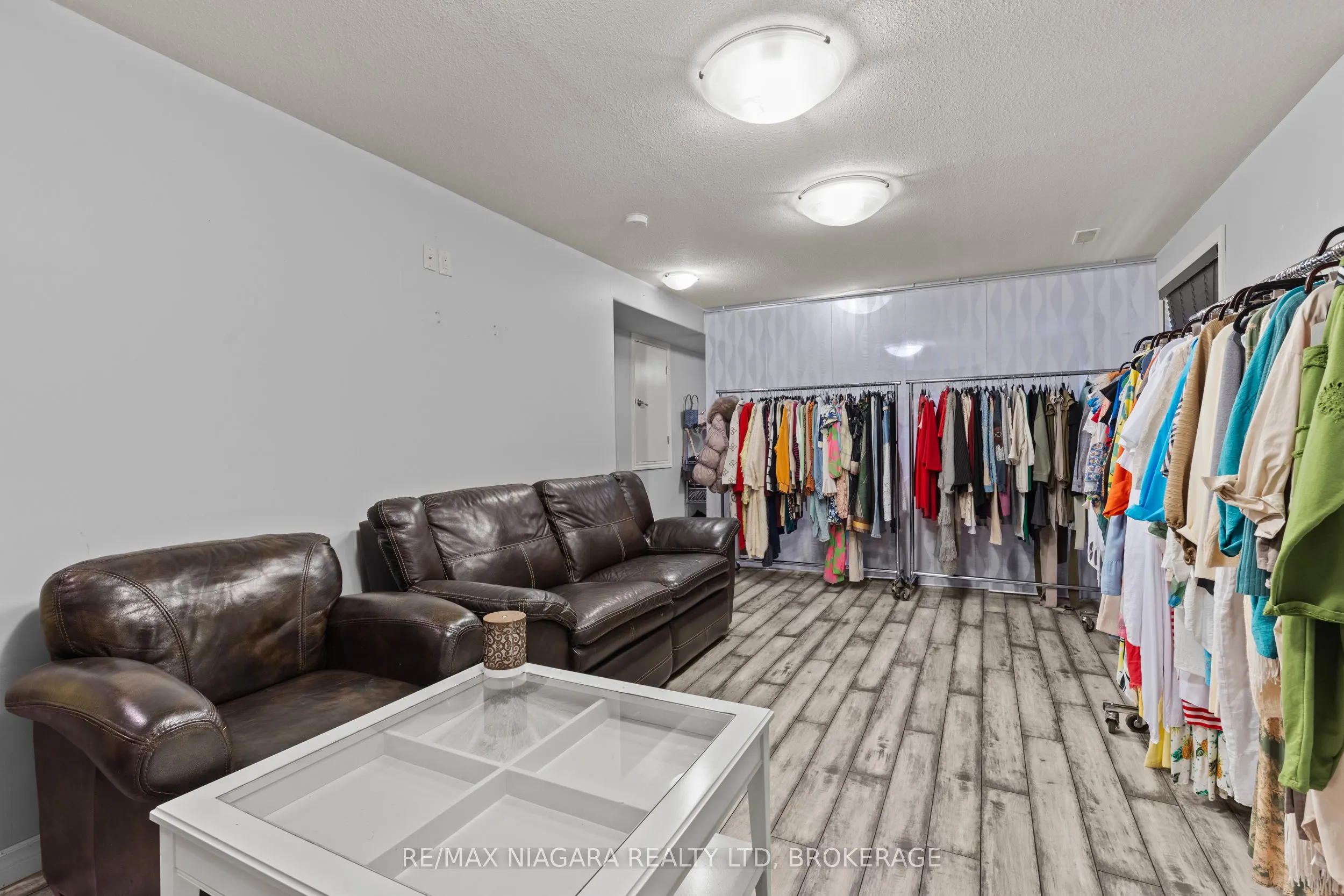 9147 HENDERSHOT Boulevard