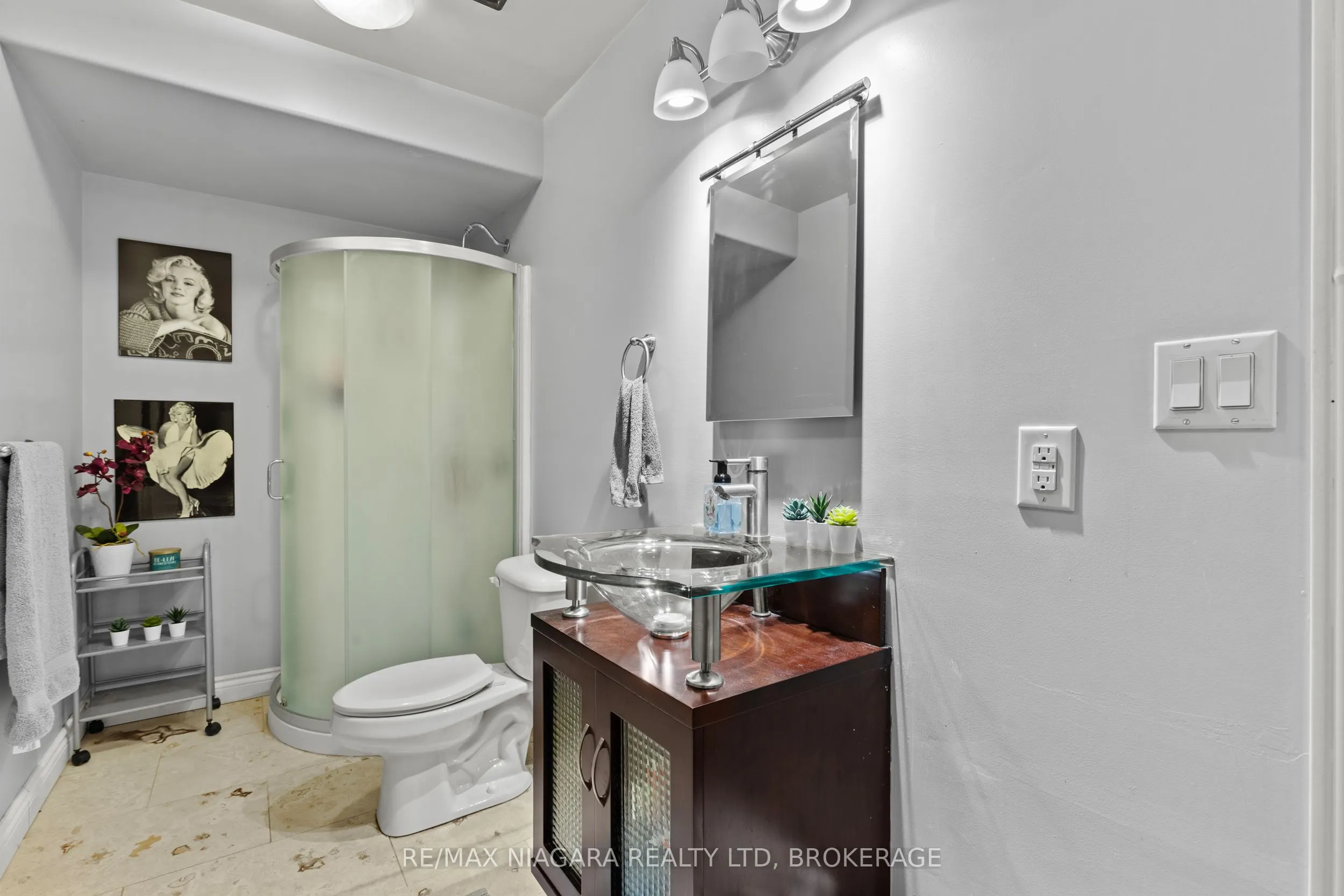 9147 HENDERSHOT Boulevard