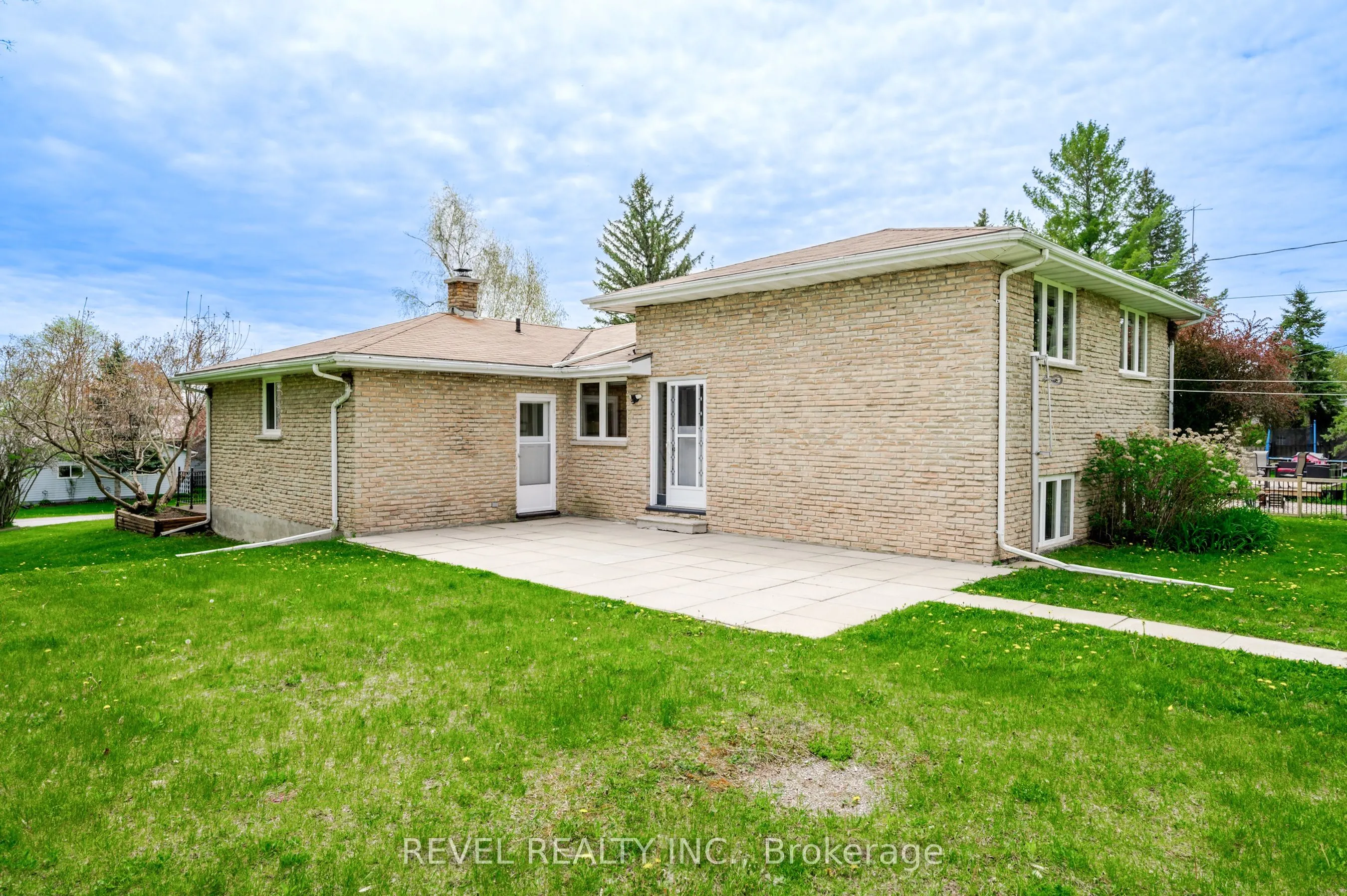 169 Victoria Drive