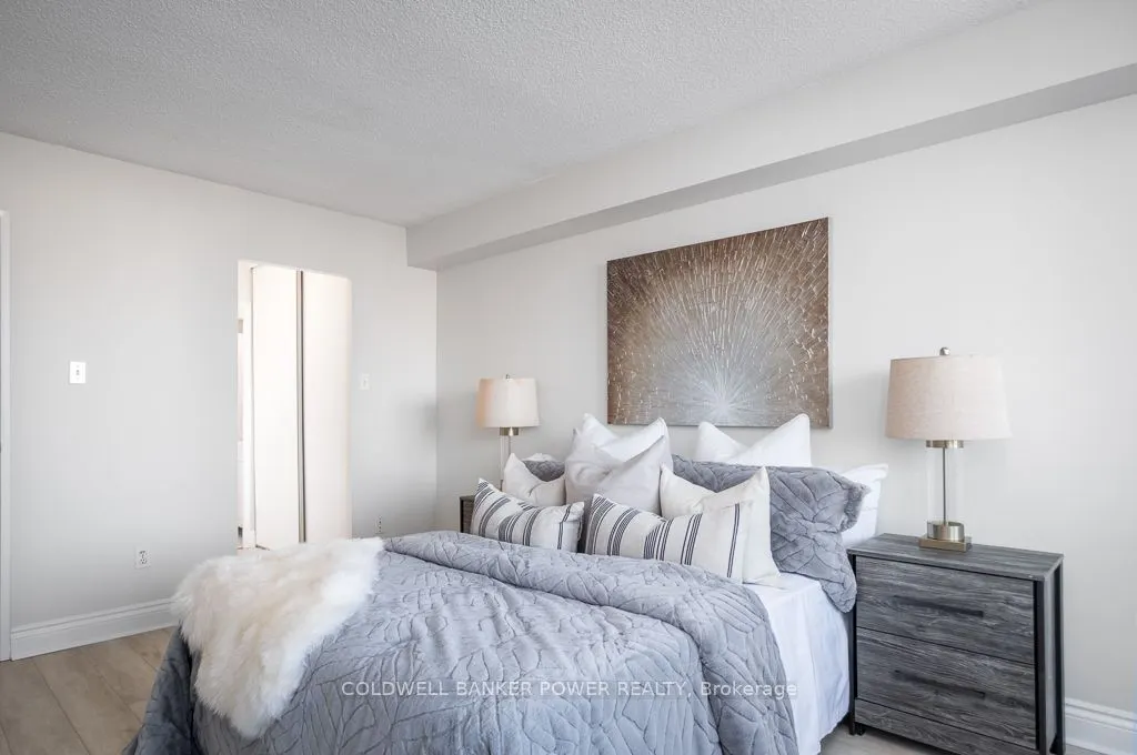 389 DUNDAS Street #701