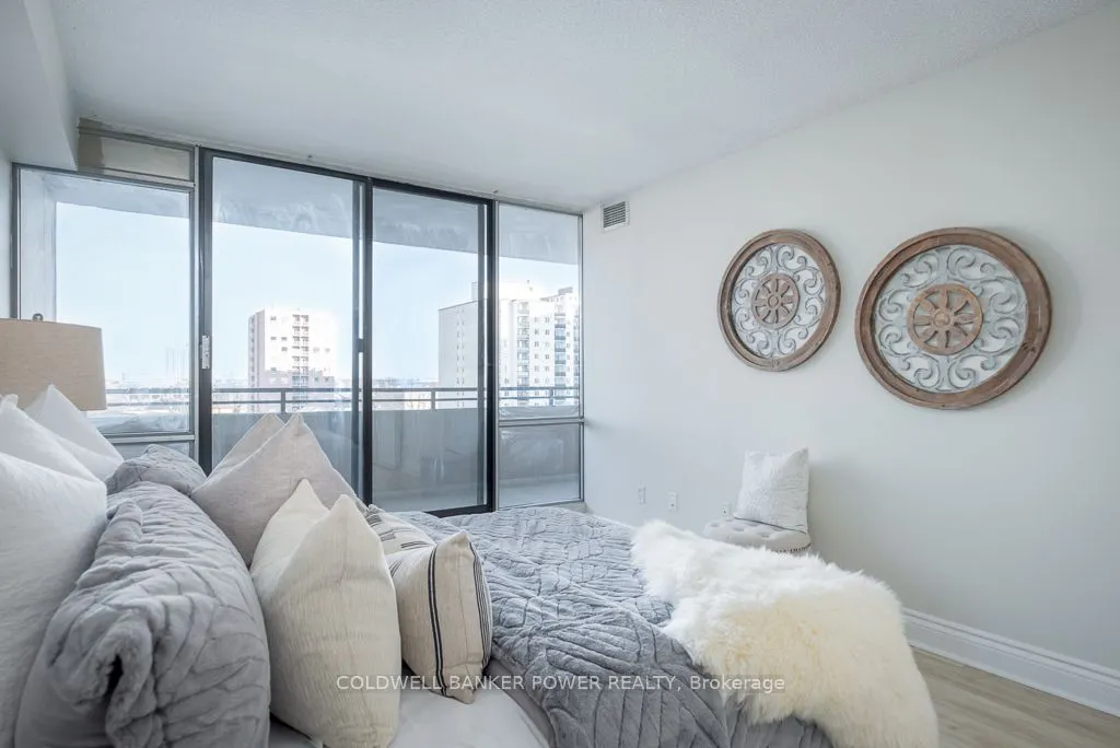 389 DUNDAS Street #701