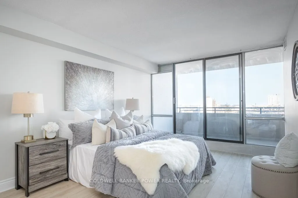 389 DUNDAS Street #701