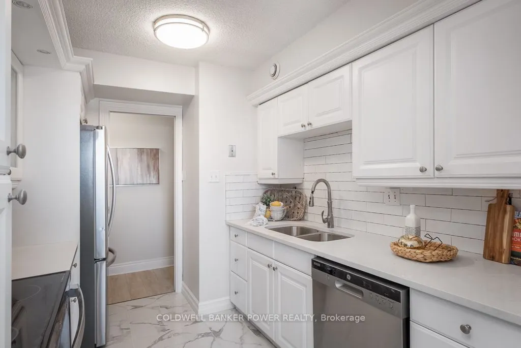 389 DUNDAS Street #701