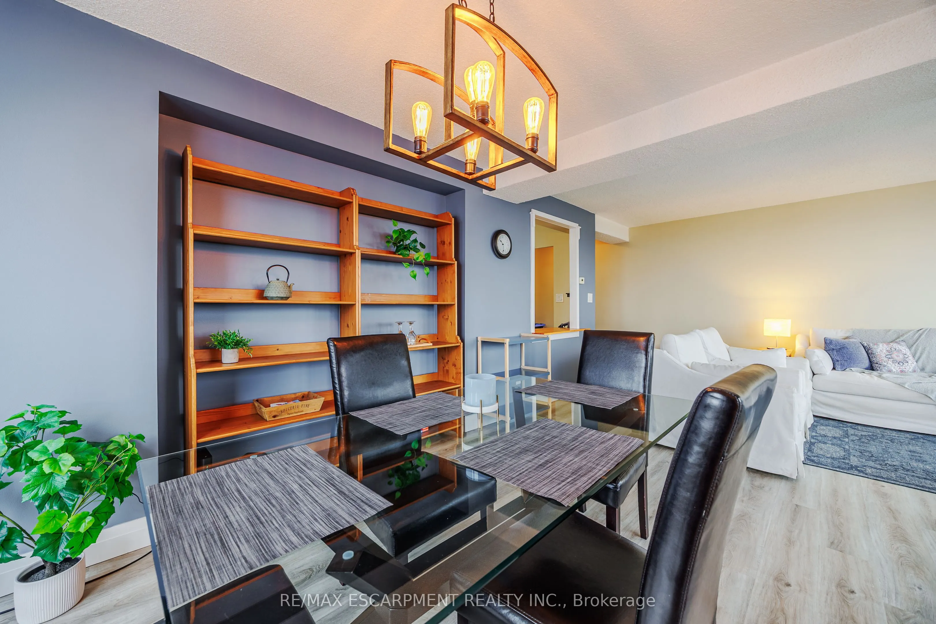 150 Charlton Avenue E #2604