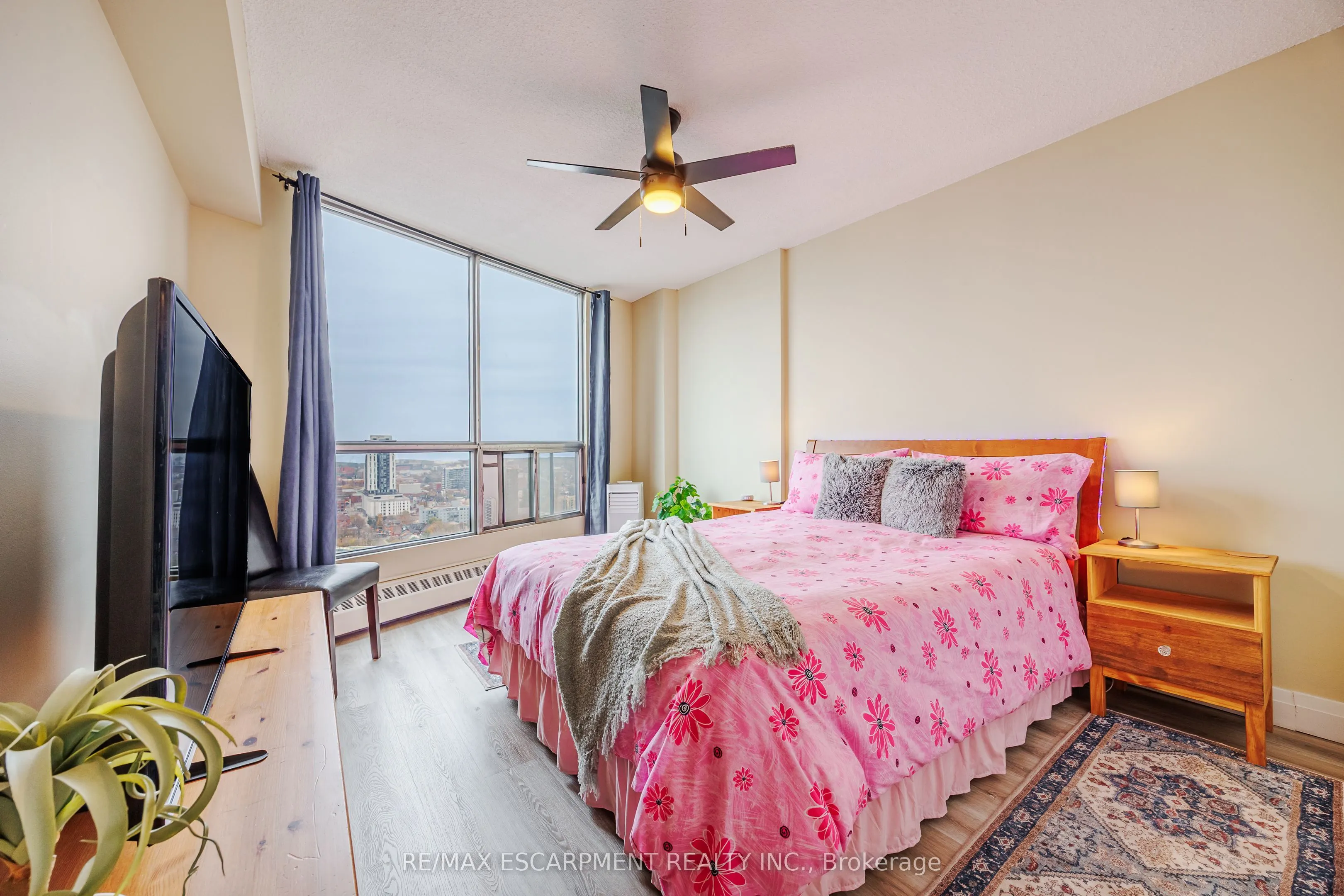 150 Charlton Avenue E #2604