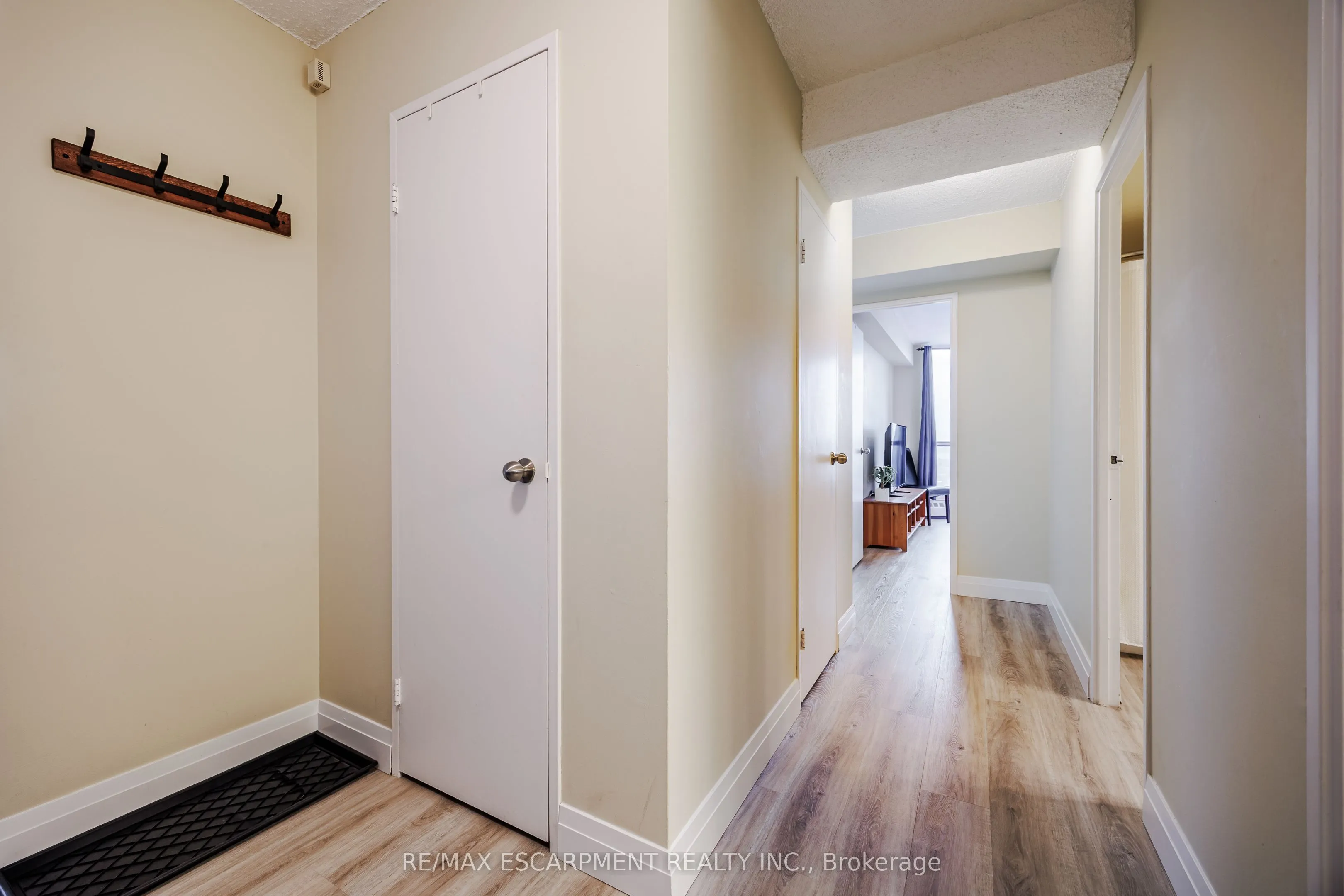 150 Charlton Avenue E #2604