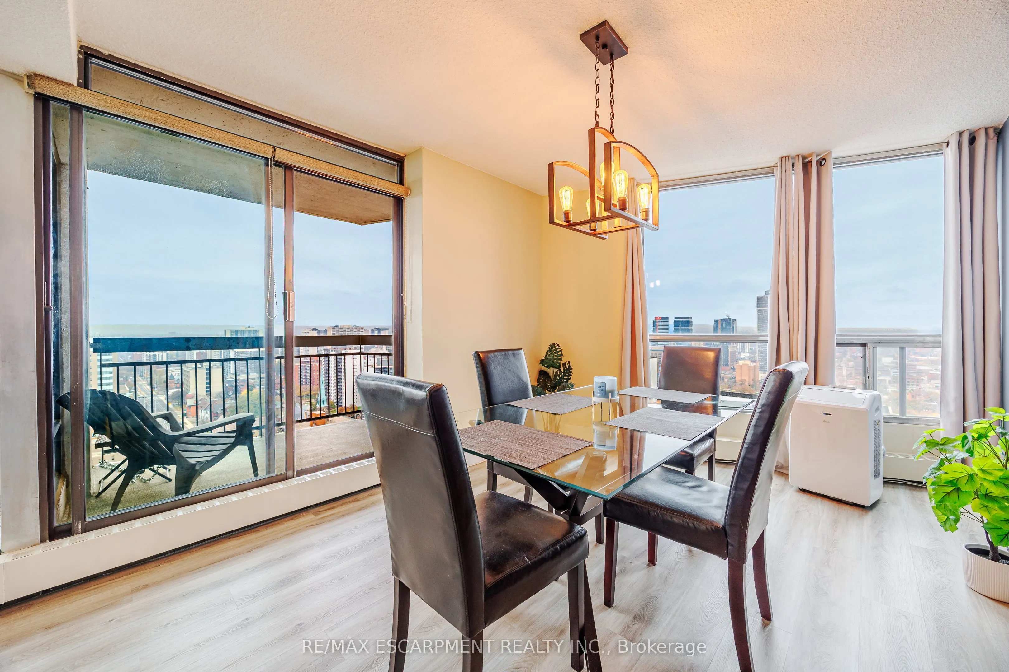 150 Charlton Avenue E #2604