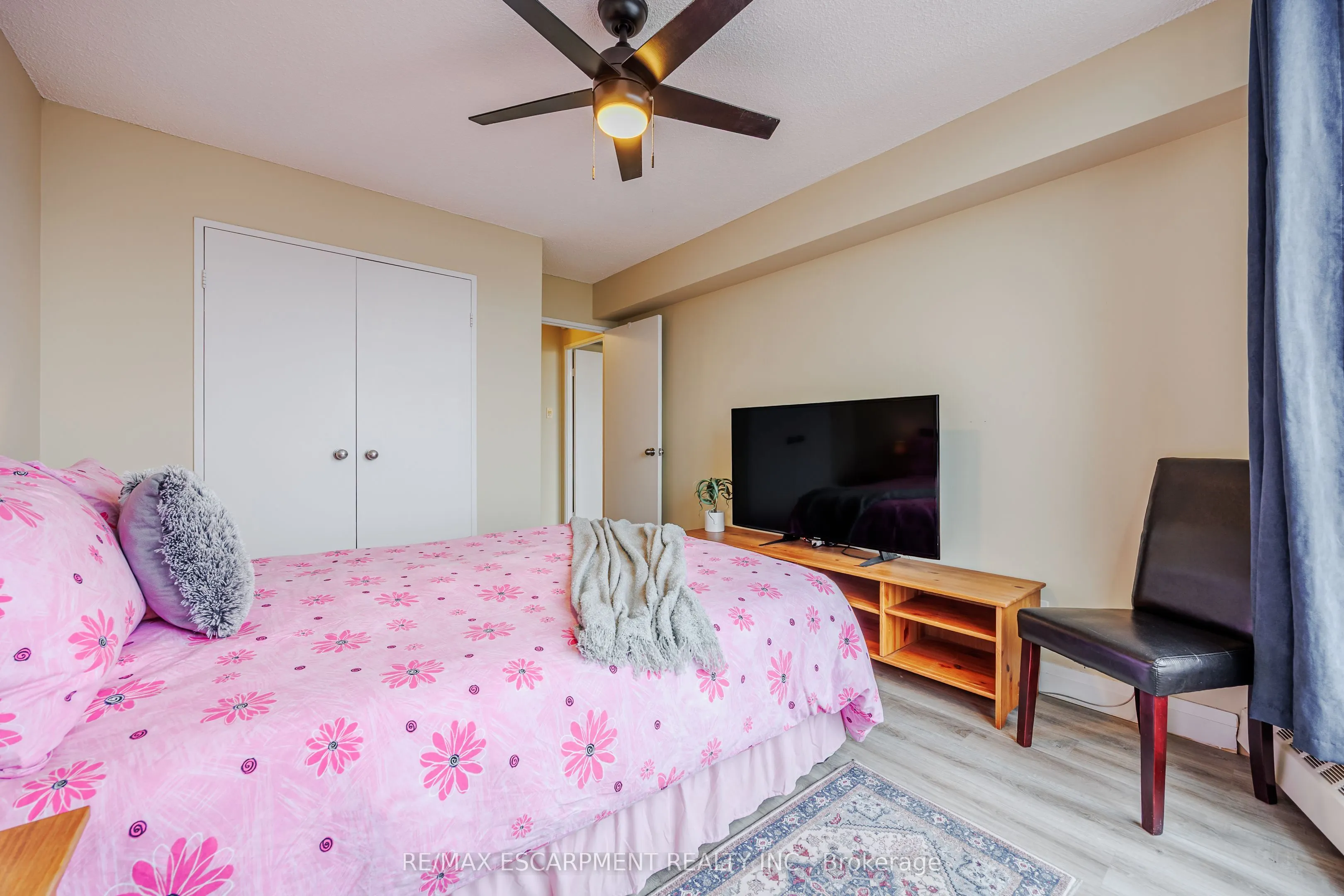 150 Charlton Avenue E #2604