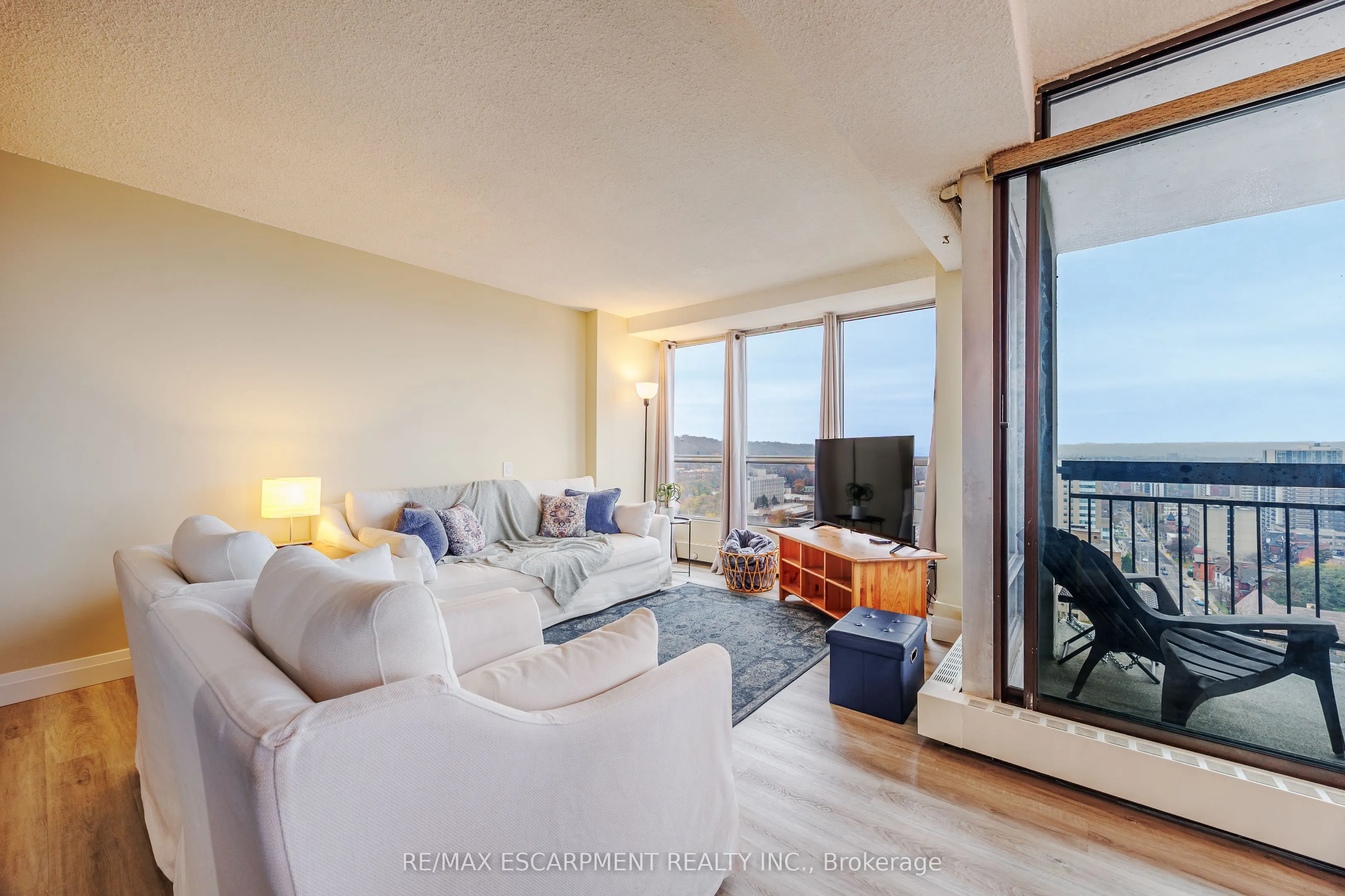150 Charlton Avenue E #2604