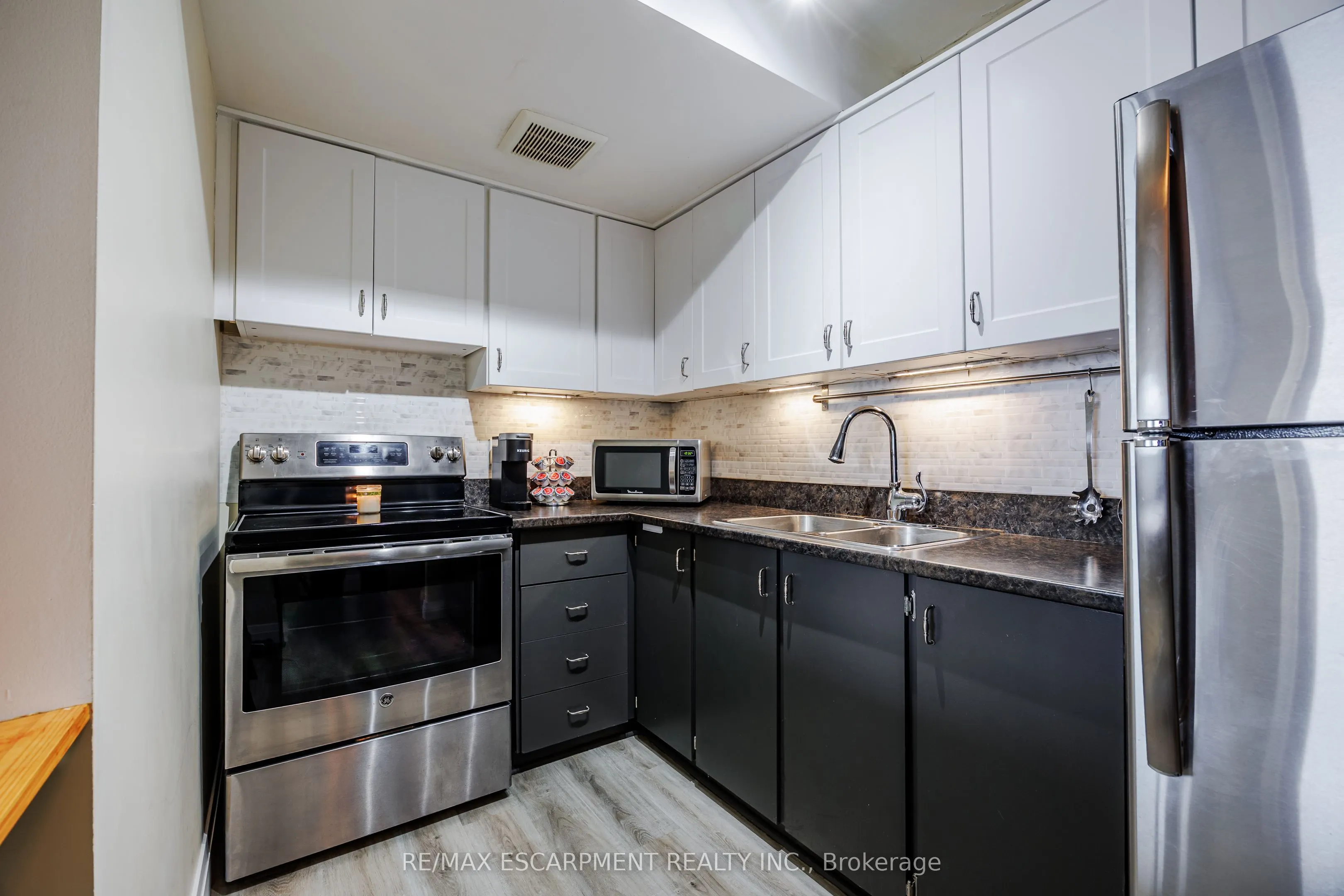 150 Charlton Avenue E #2604