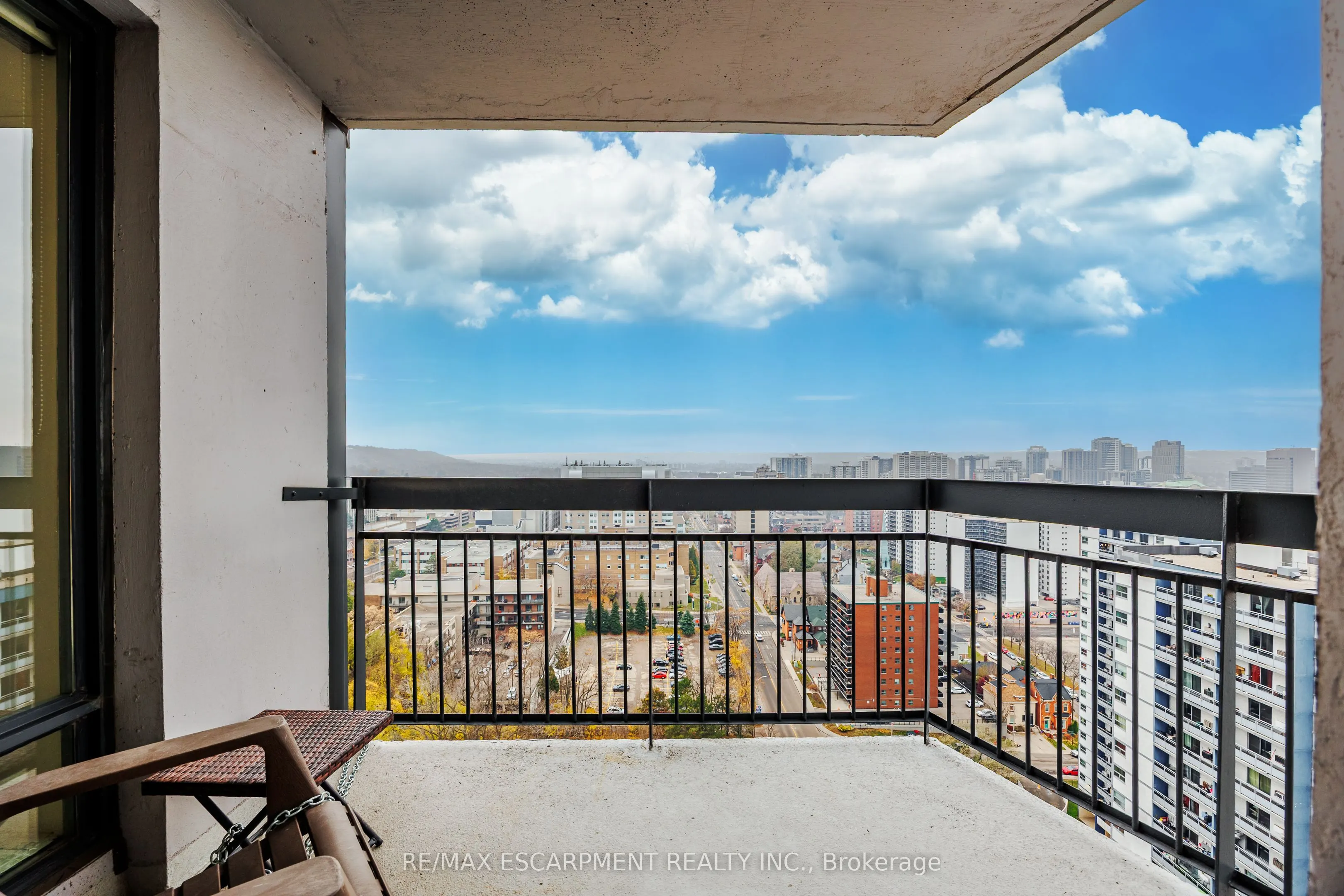 150 Charlton Avenue E #2604