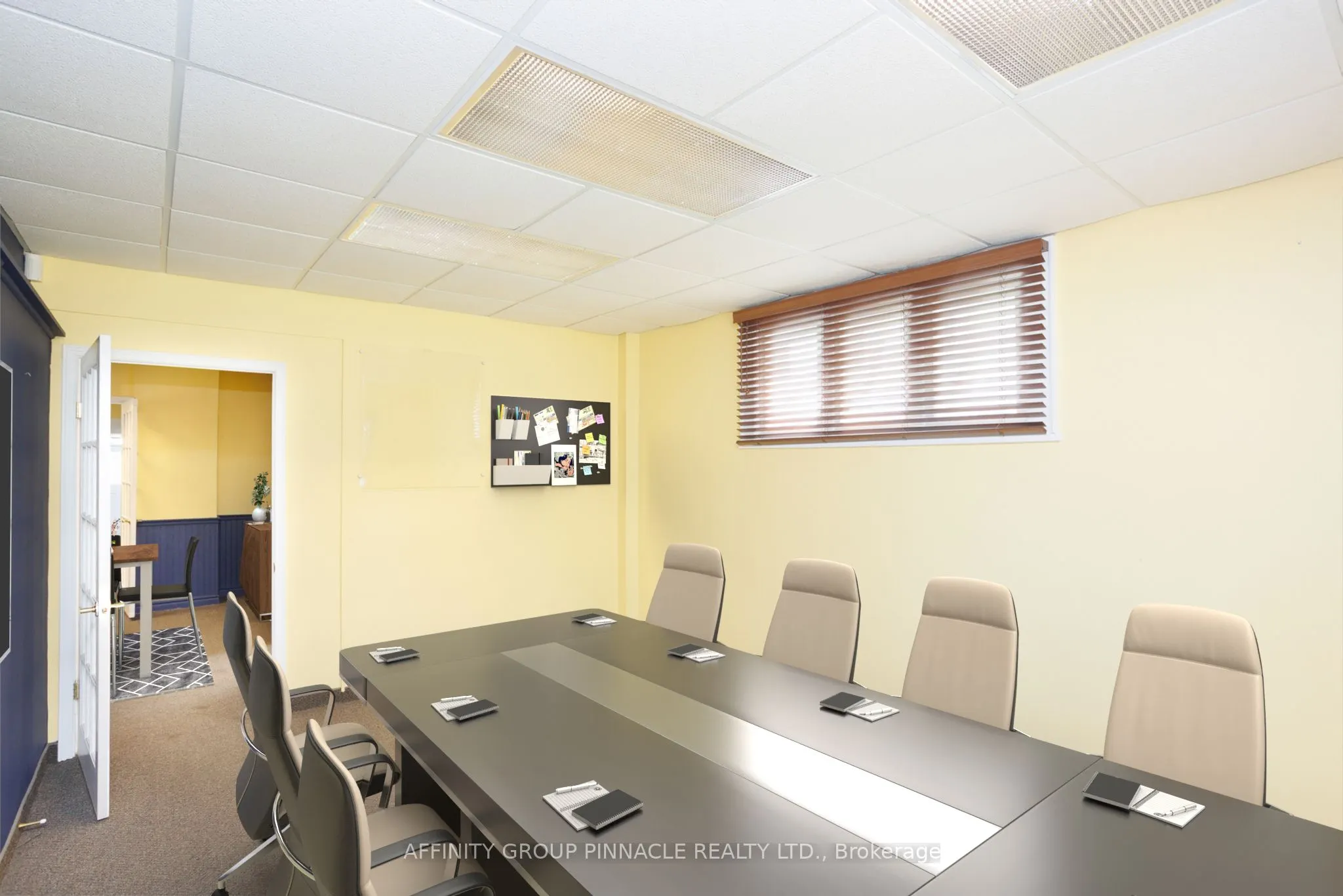 221 Kent Street W