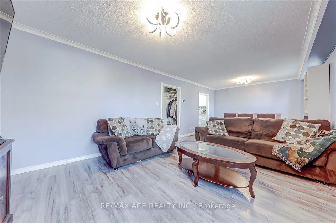 60 Pochon Avenue