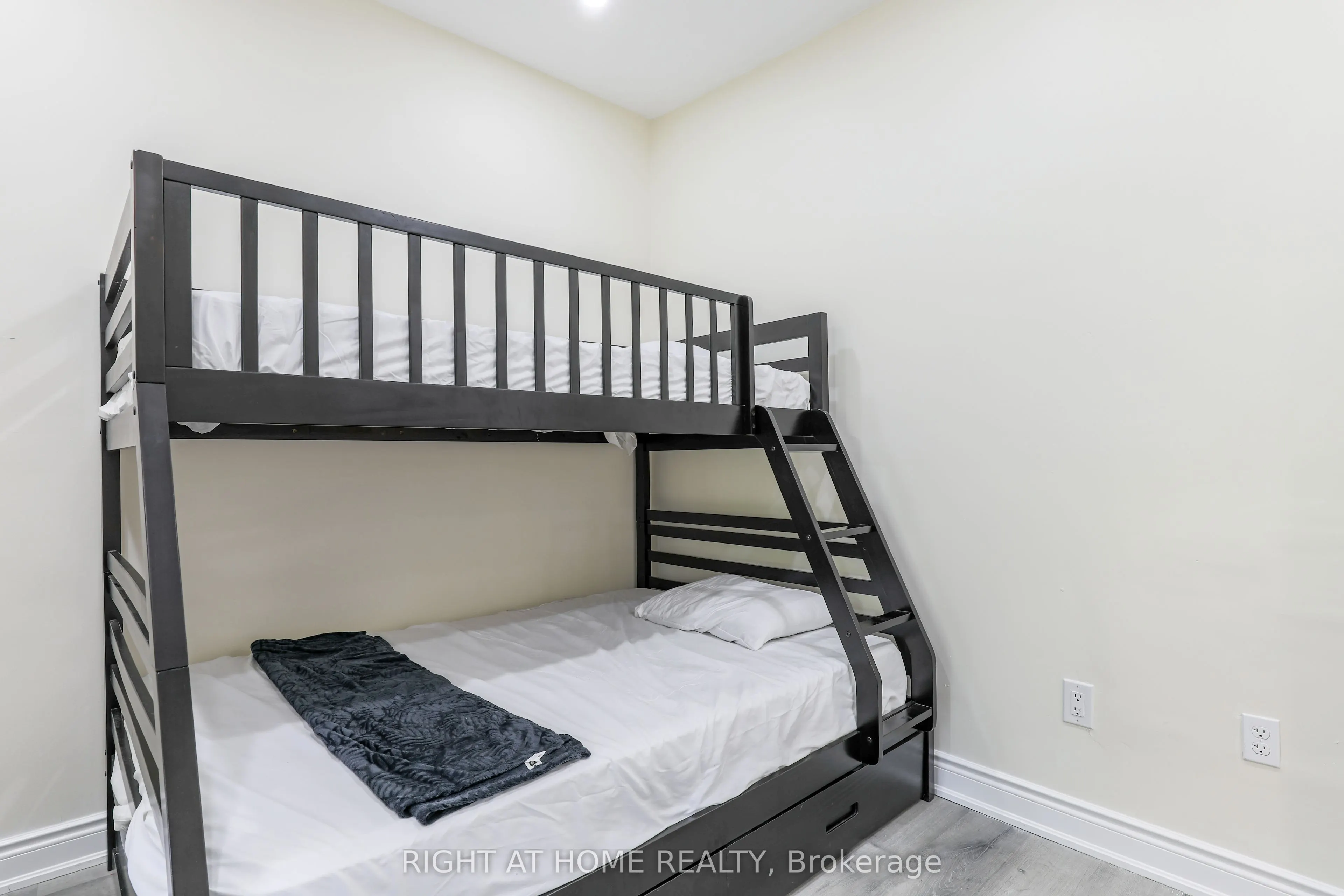 21 Shirley Anne Drive S