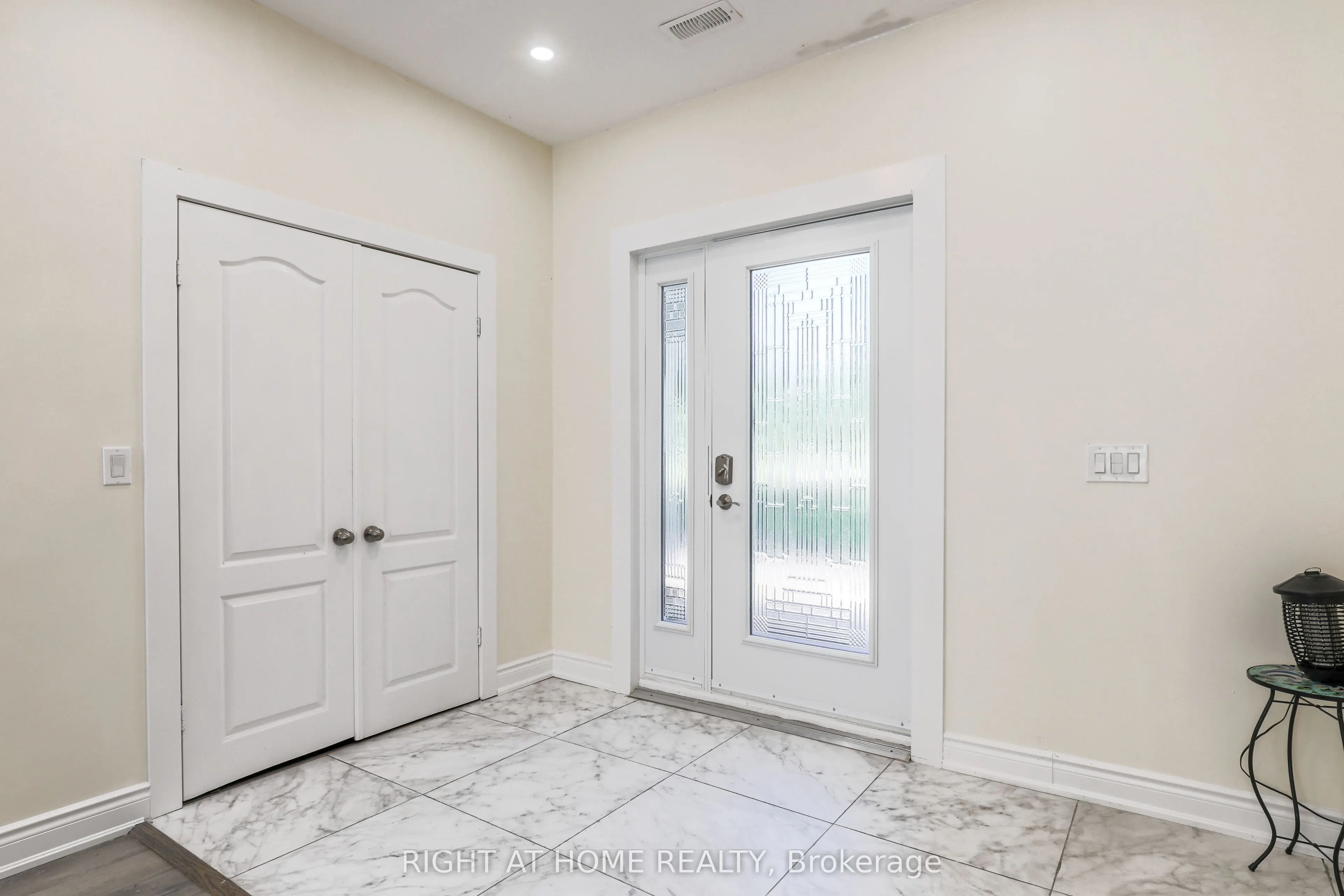 21 Shirley Anne Drive S