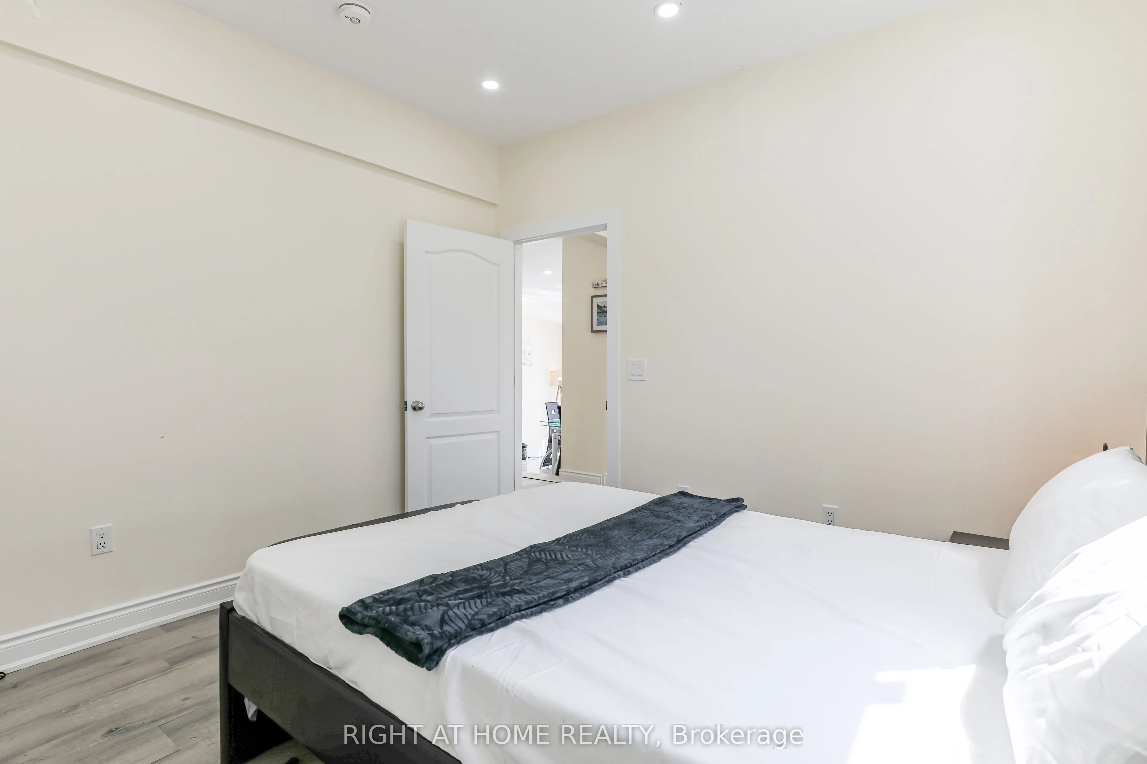 21 Shirley Anne Drive S