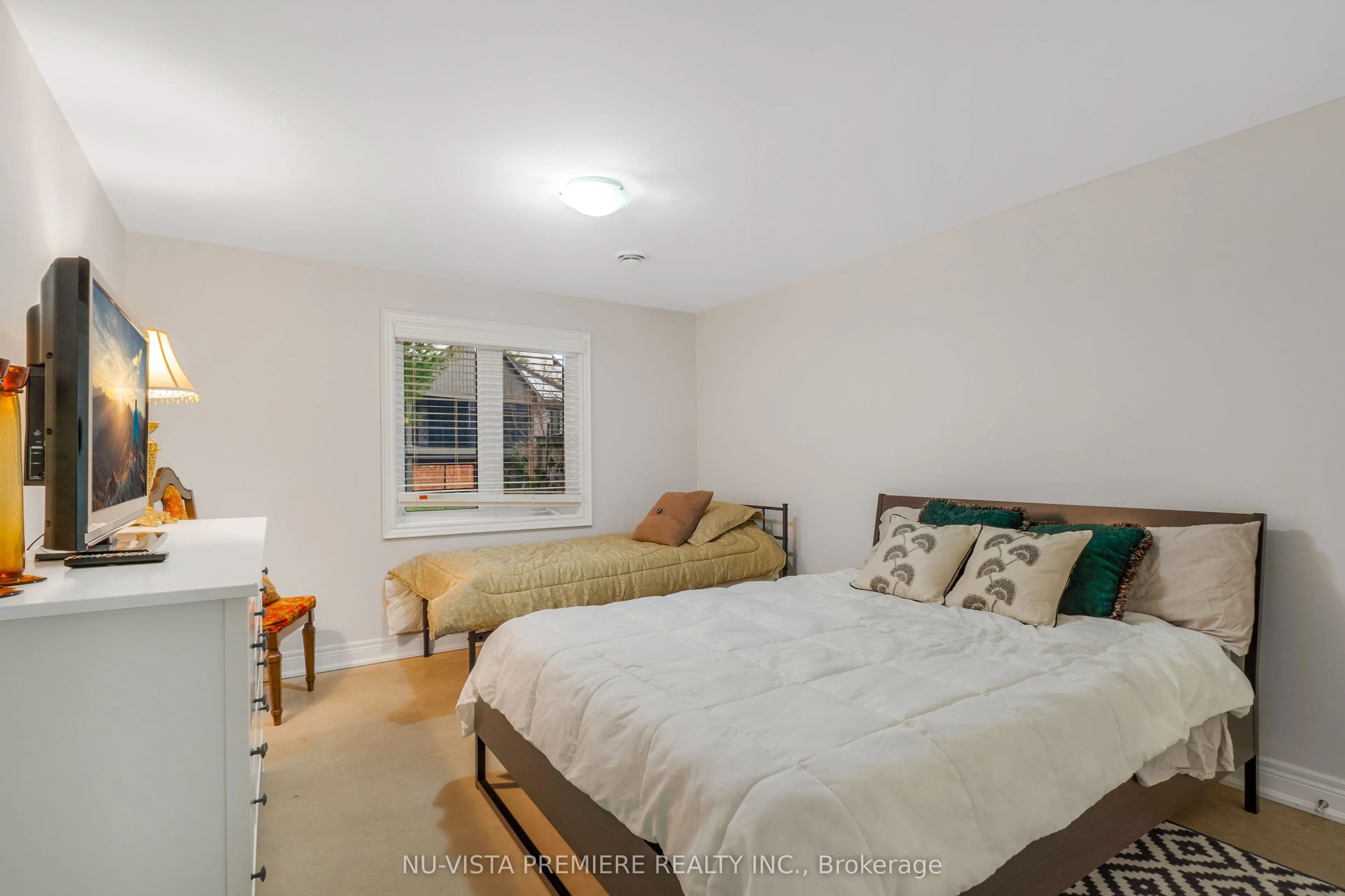 19 Hillside Drive E #10