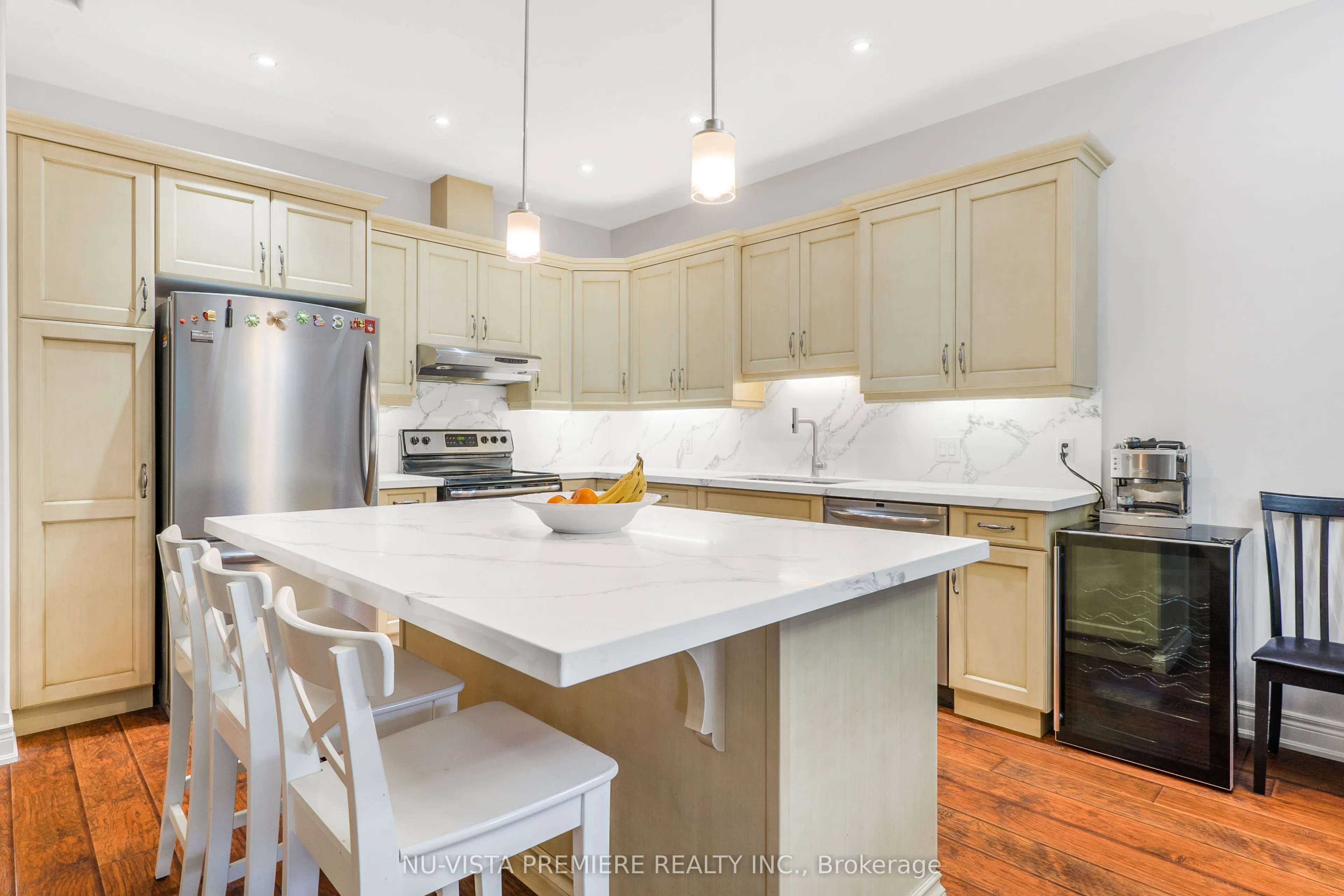 19 Hillside Drive E #10