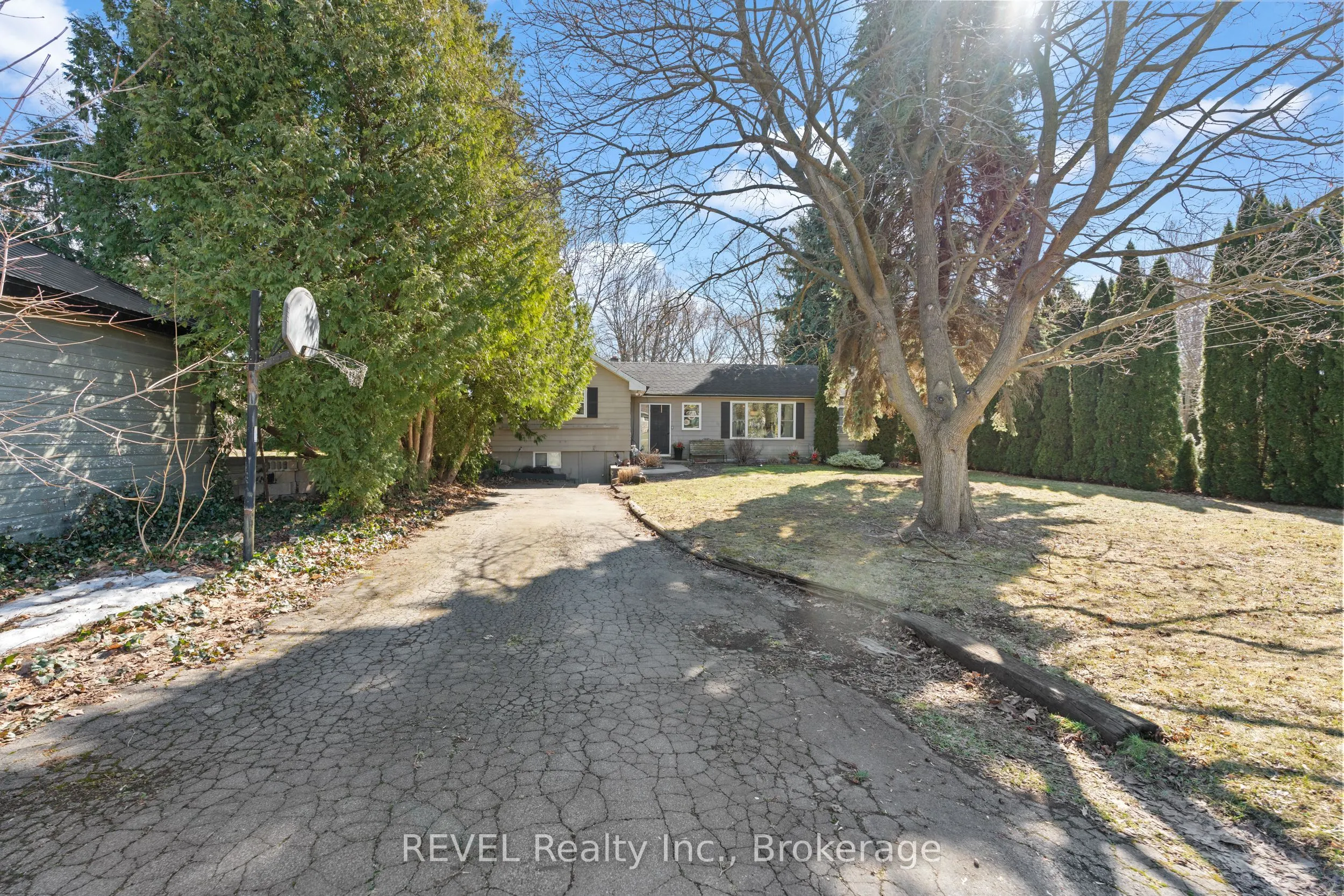639 Penner Street