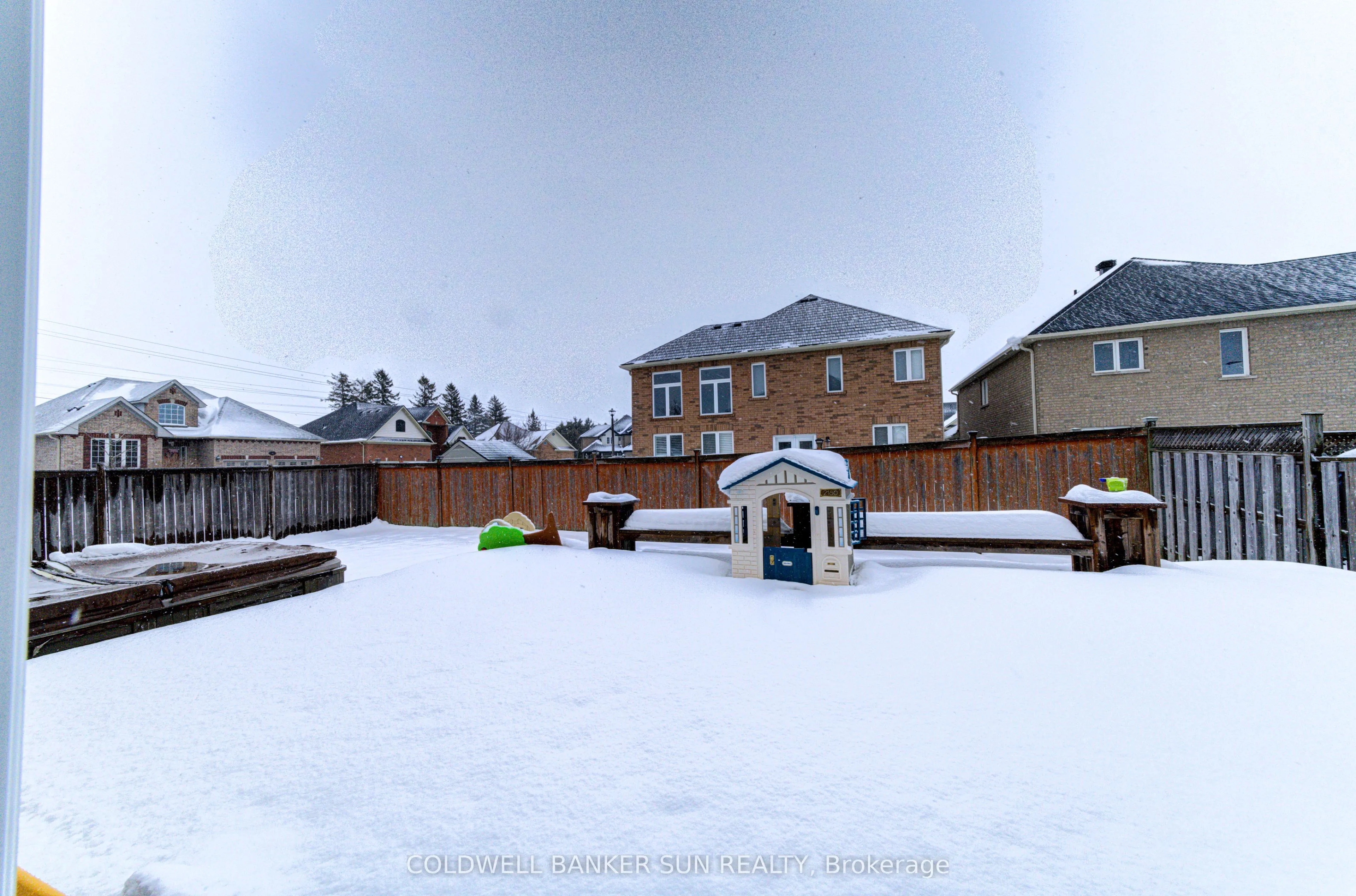 33 Ellis Crescent