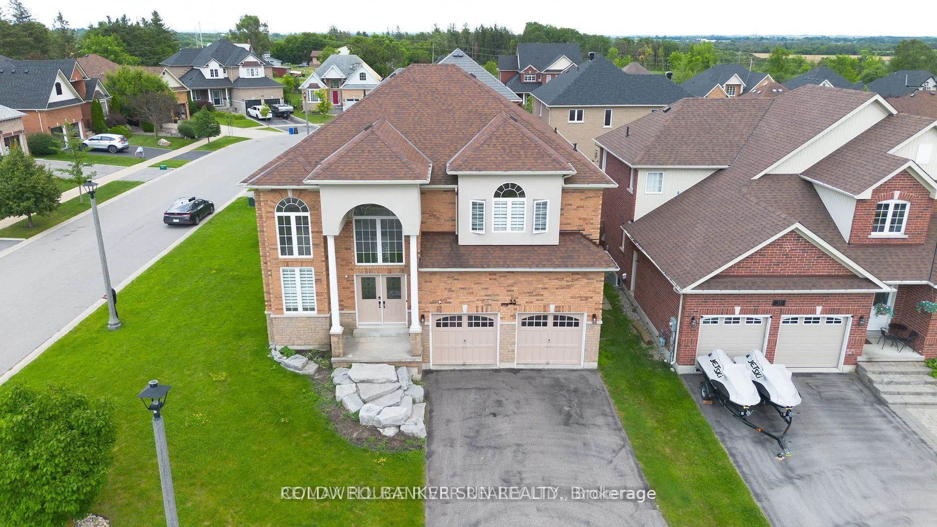 33 Ellis Crescent