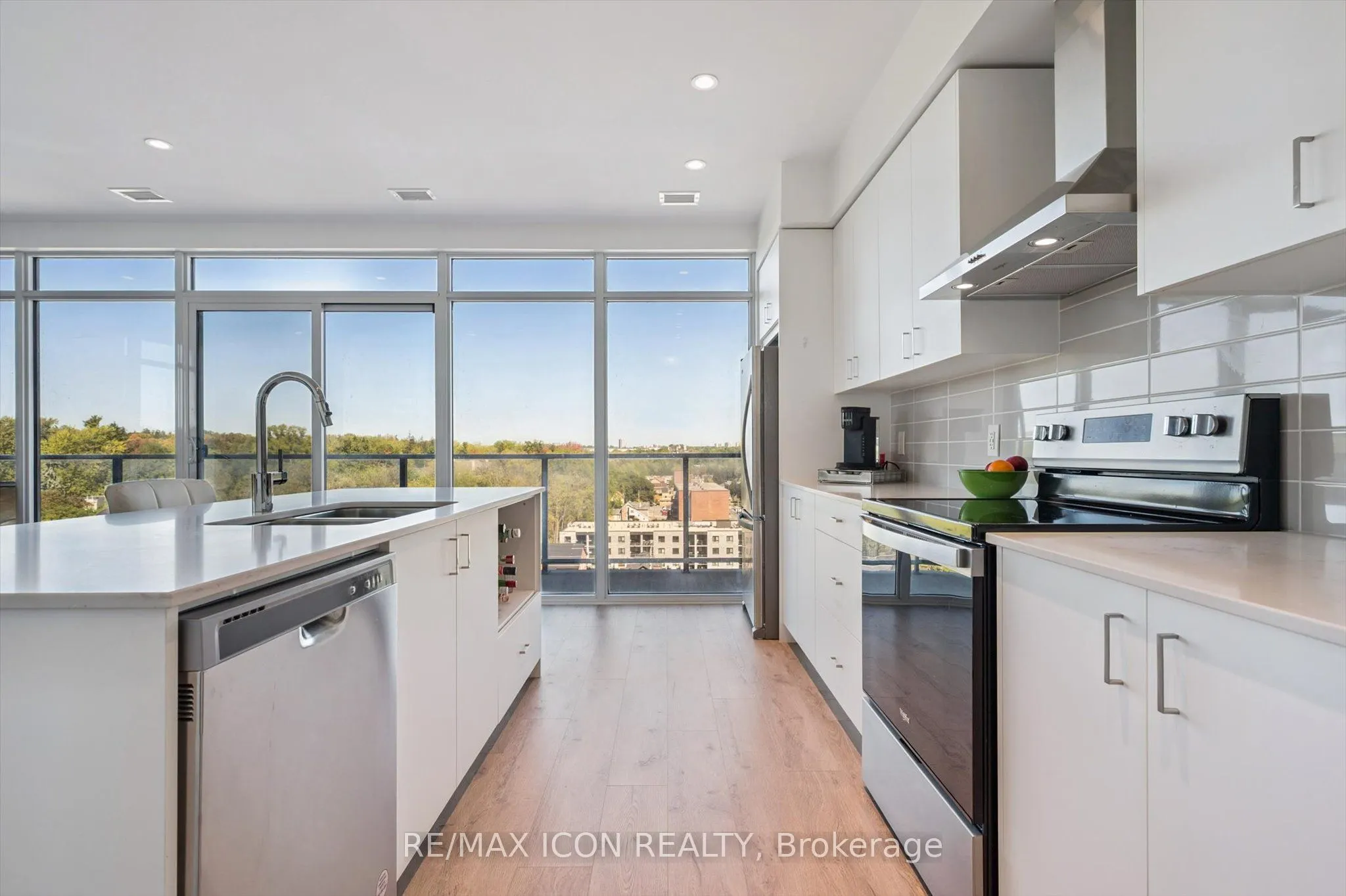 15 Glebe Street #902