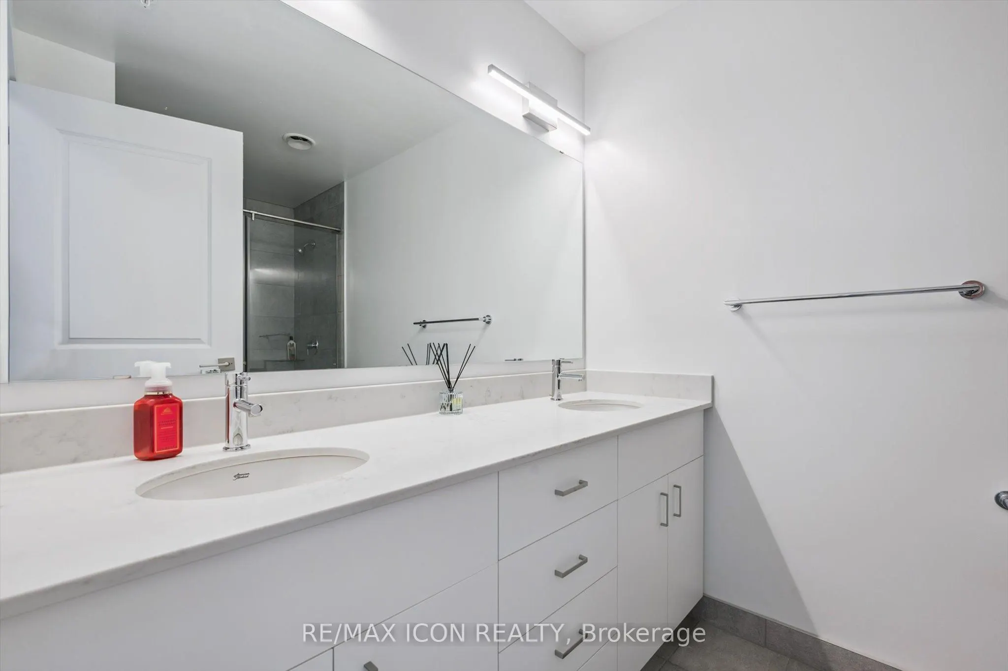 15 Glebe Street #902
