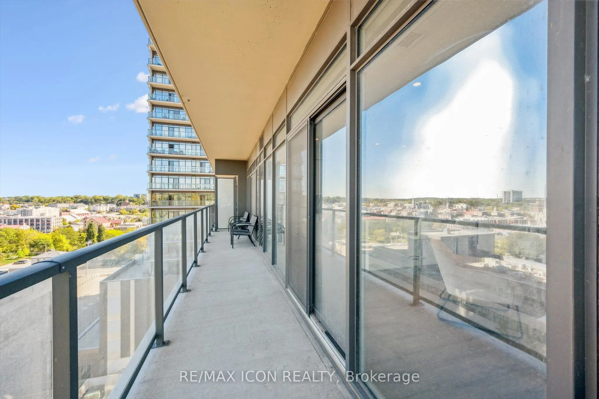 15 Glebe Street #902