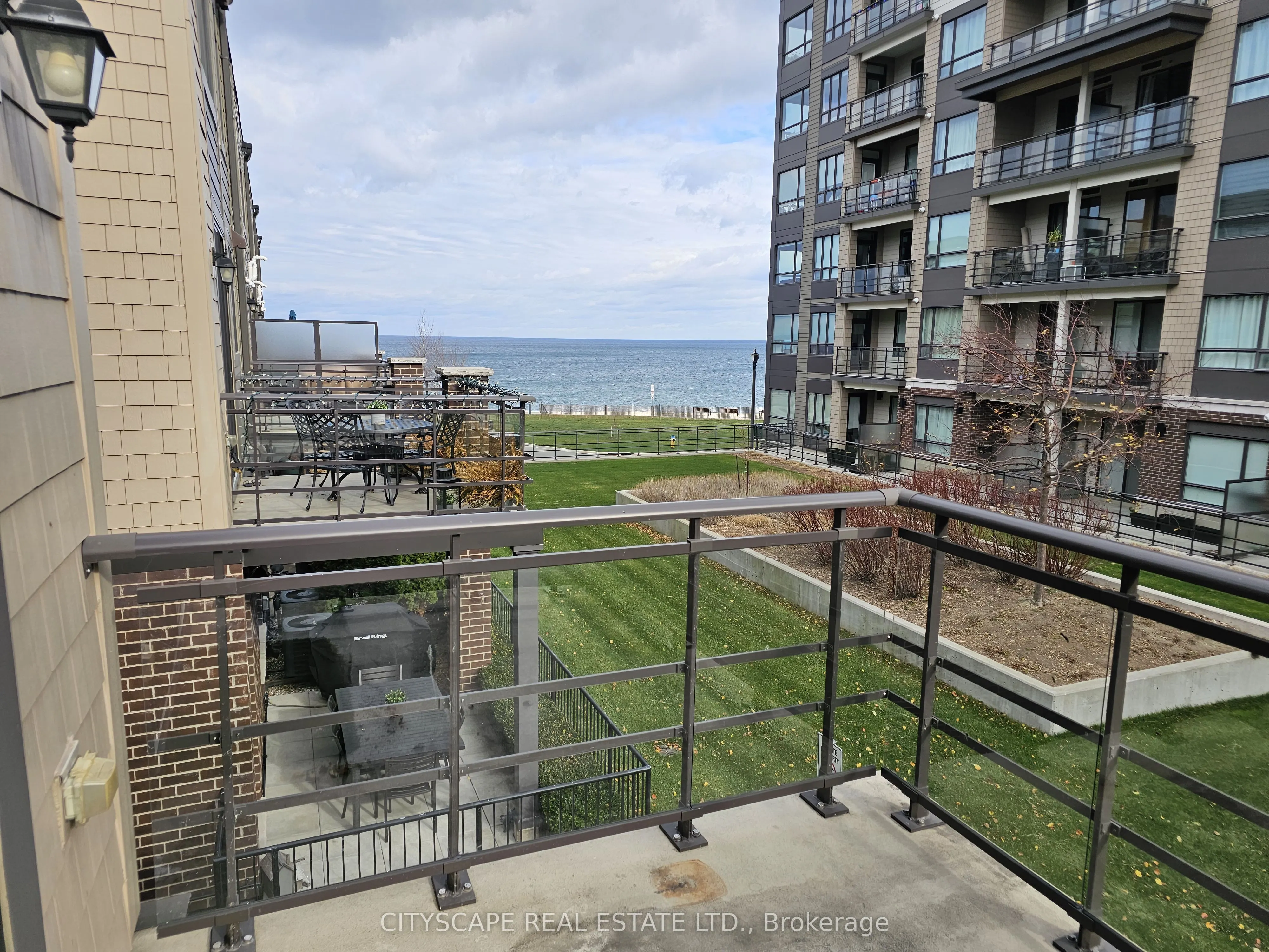 16 Waterview Lane