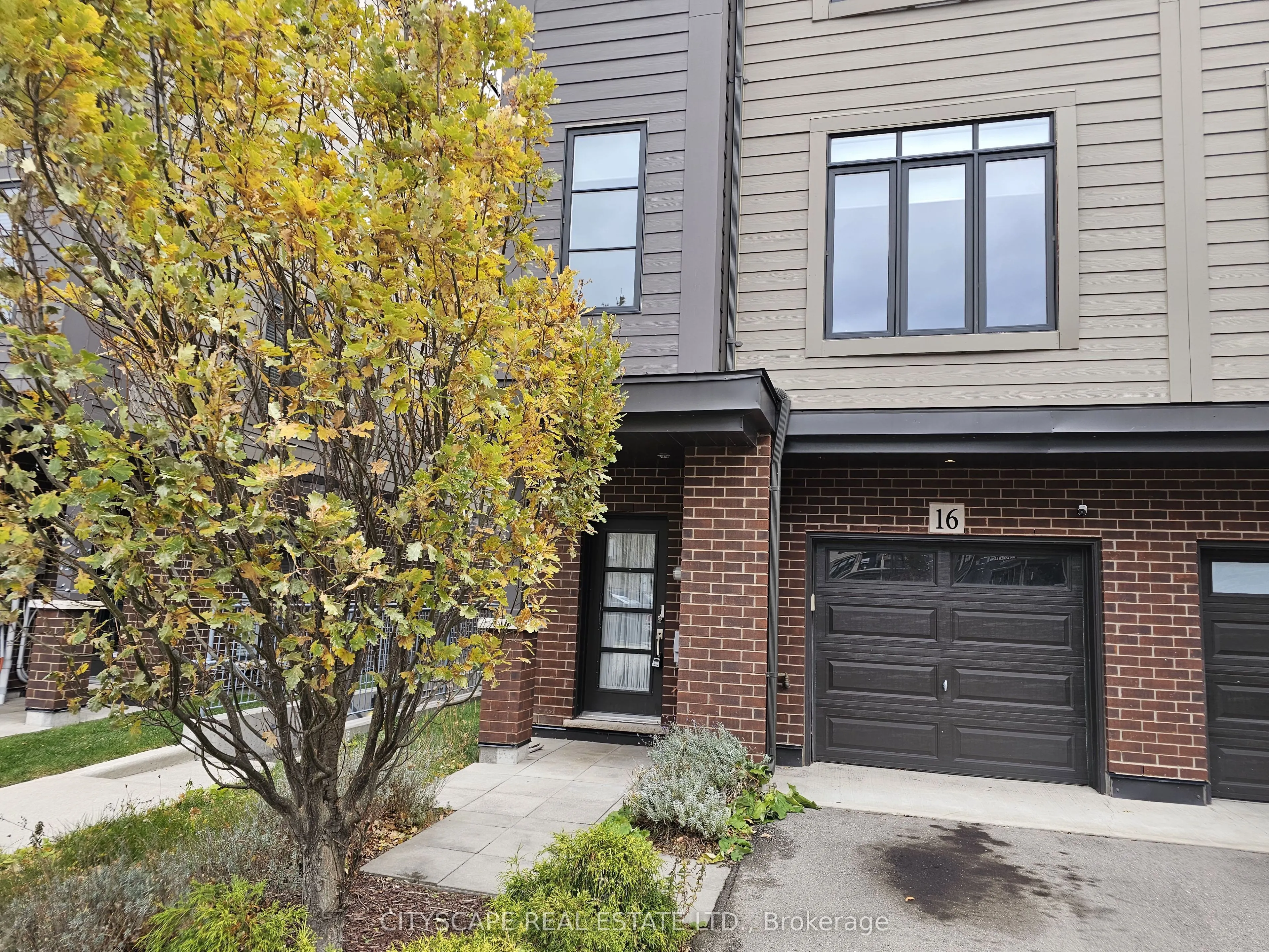 16 Waterview Lane