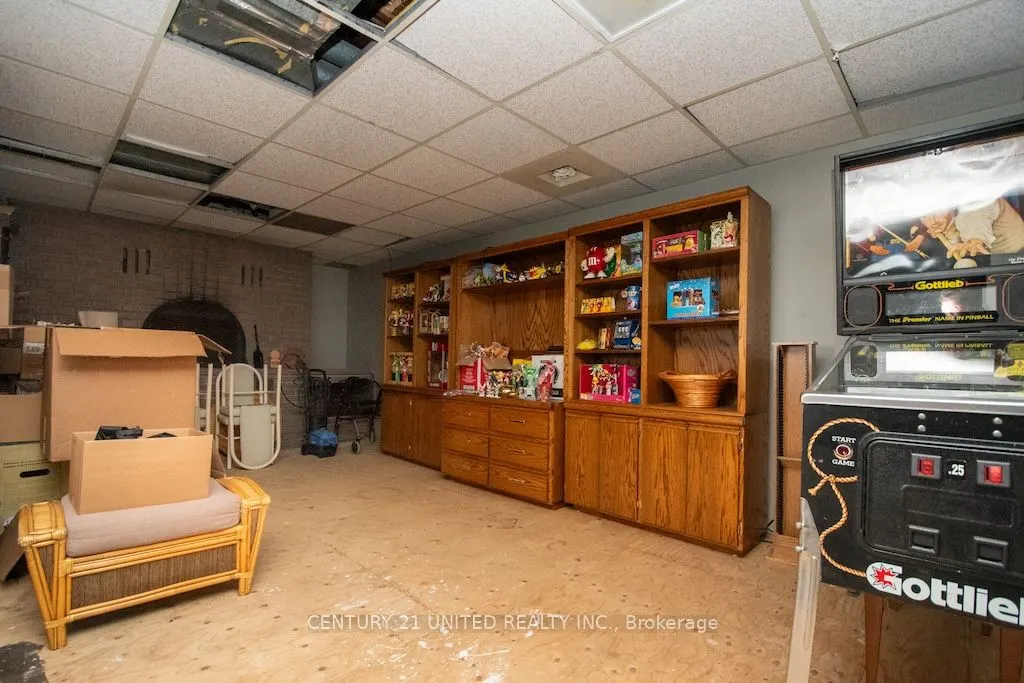 33 Bridge Street S