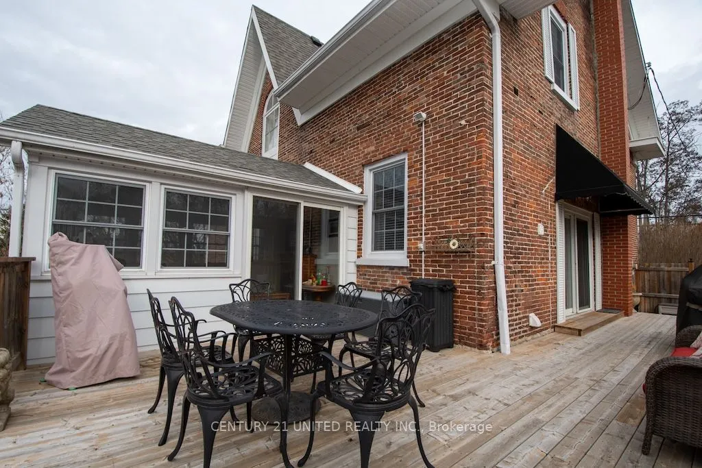 33 Bridge Street S